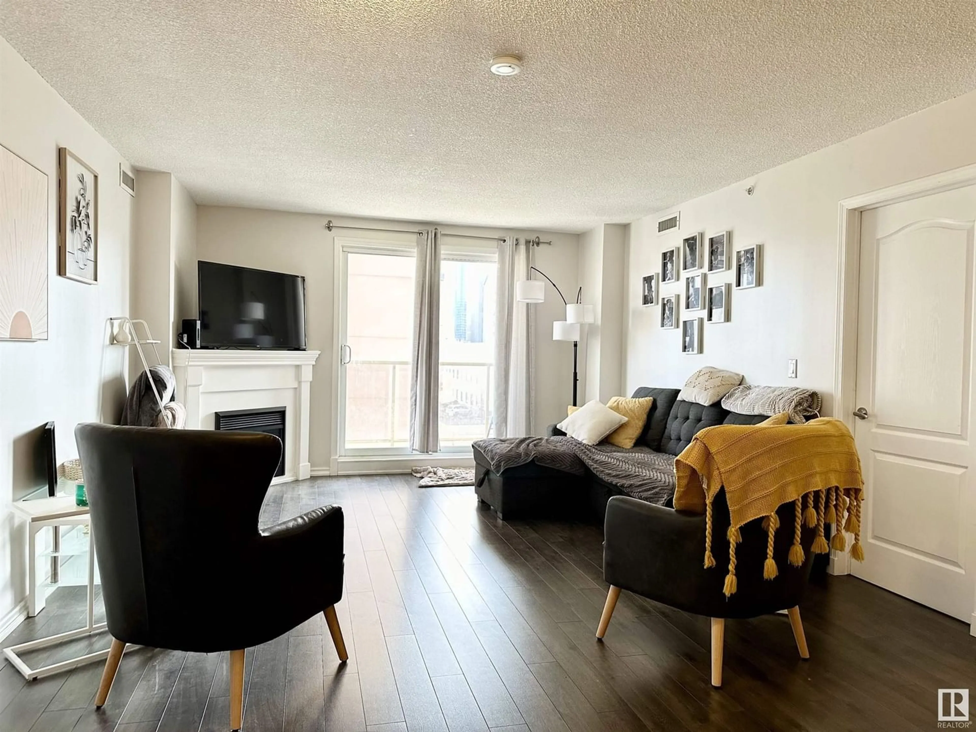 A pic of a room for #402 10909 103 AV NW, Edmonton Alberta T5K2W7