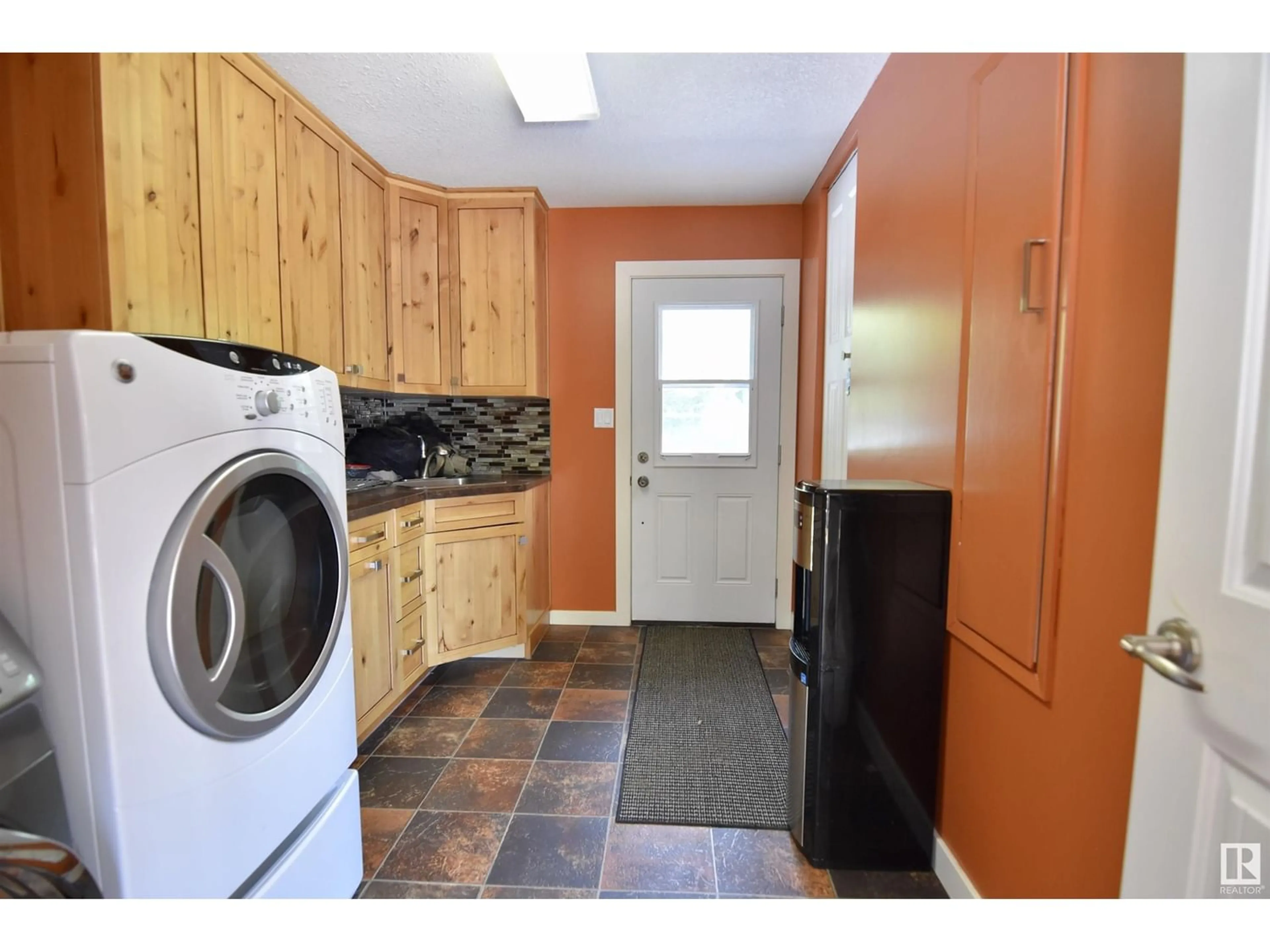 Laundry room for 58123 RR 93 B, Rural St. Paul County Alberta T0A3A0