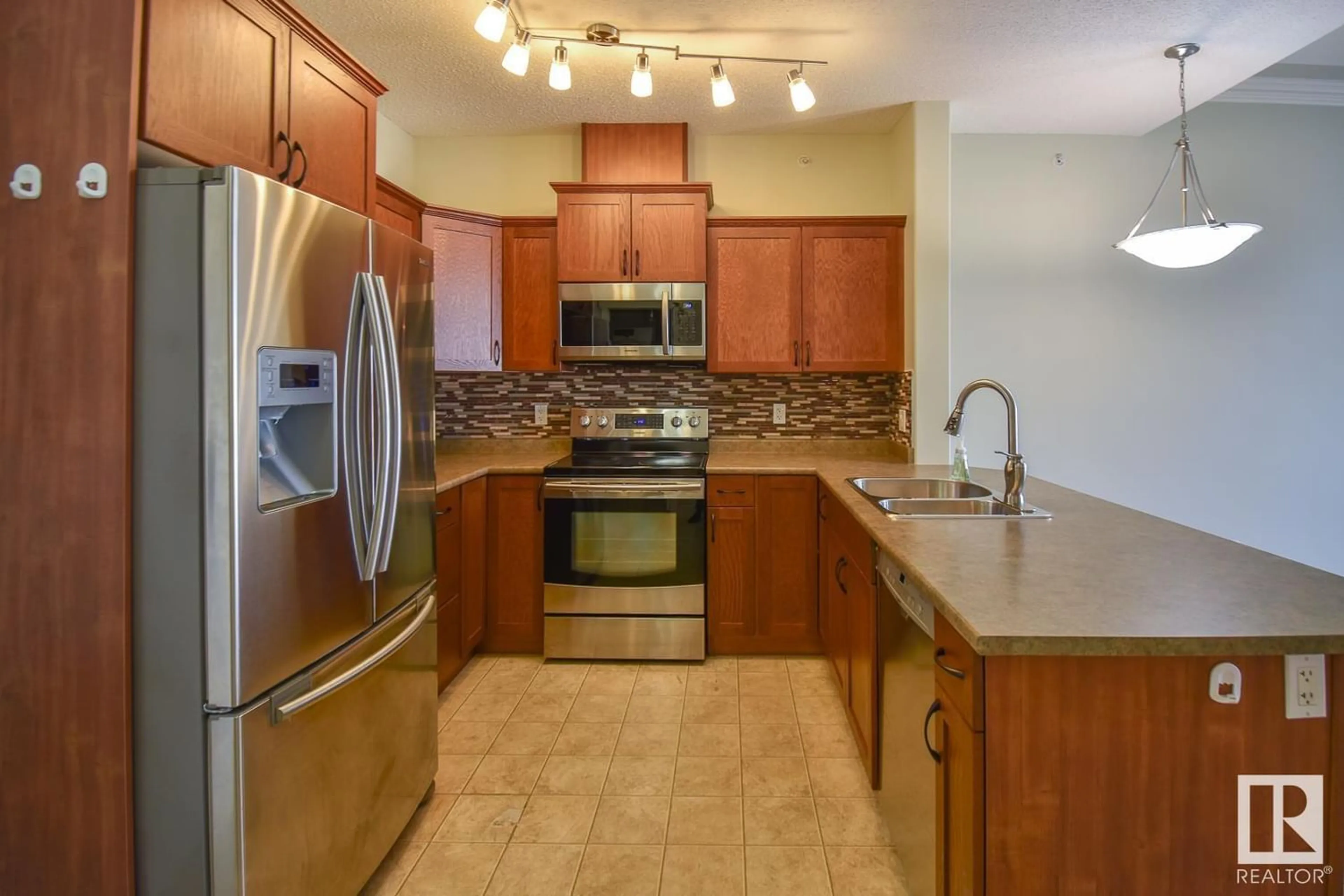 Standard kitchen for #429 511 Queen ST, Spruce Grove Alberta T7X0G4