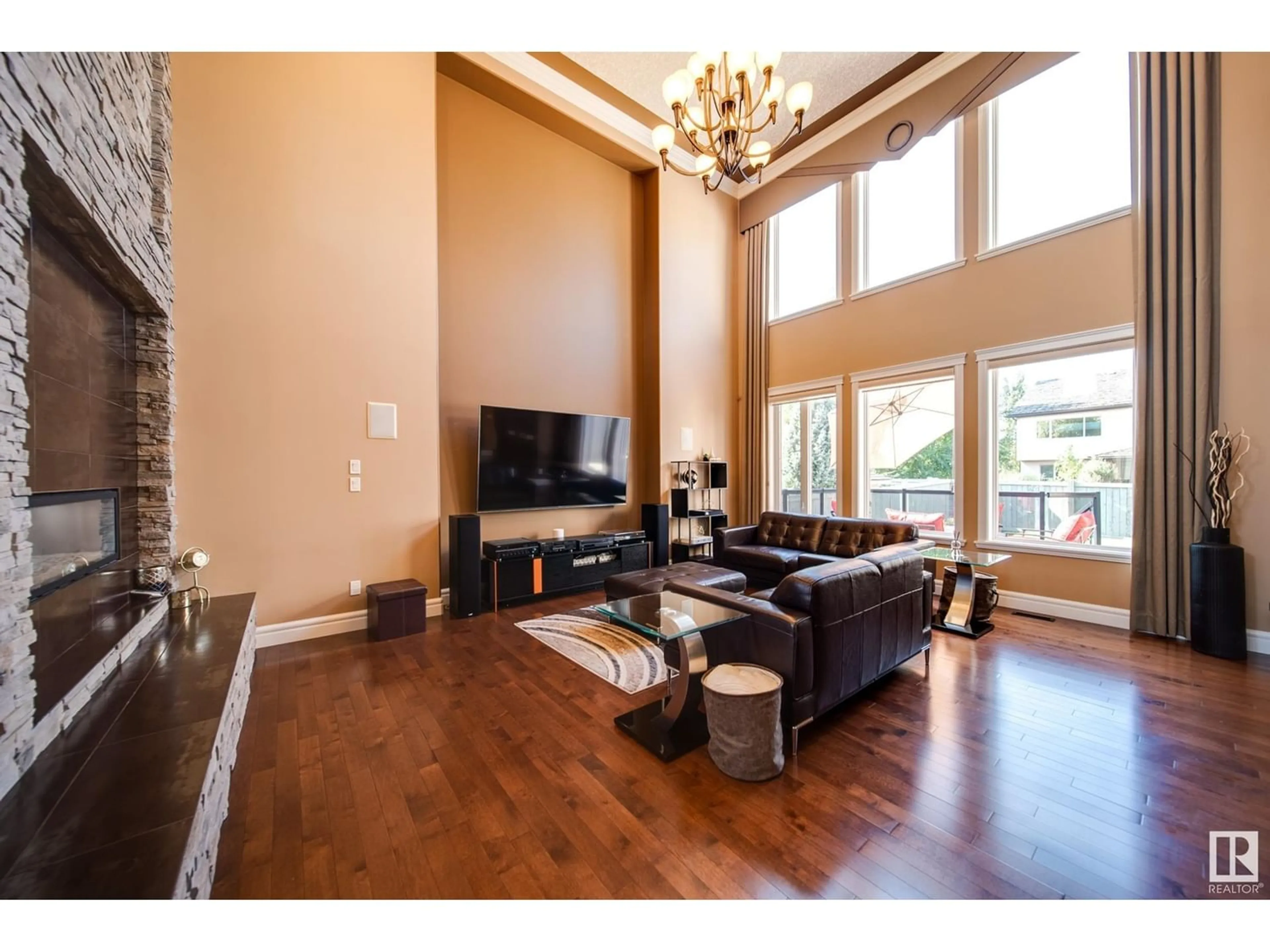 Living room for 5537 MCLUHAN BL NW, Edmonton Alberta T6R0J5