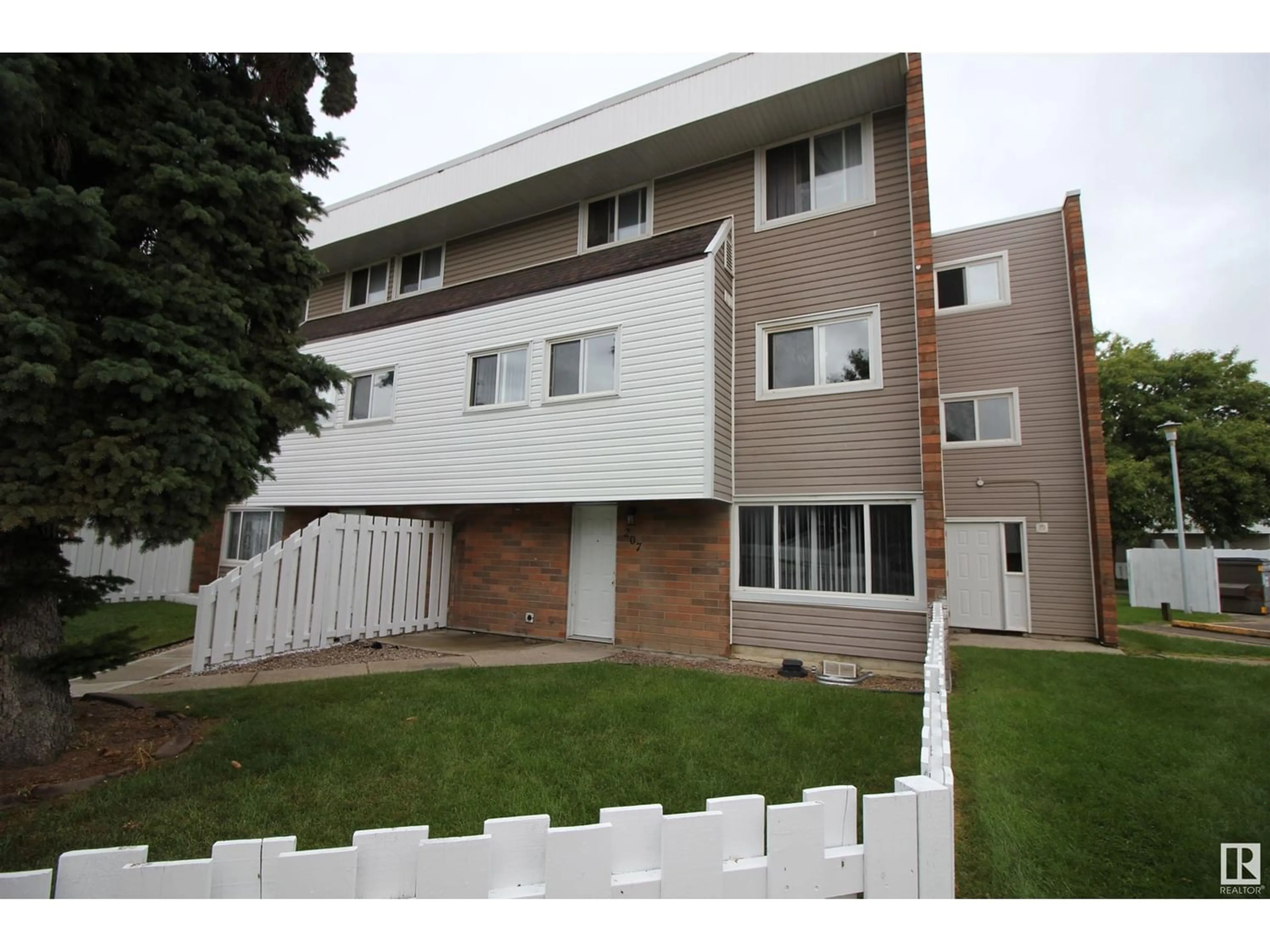 A pic from exterior of the house or condo for #207 2908 116A AV NW, Edmonton Alberta T5W4R7