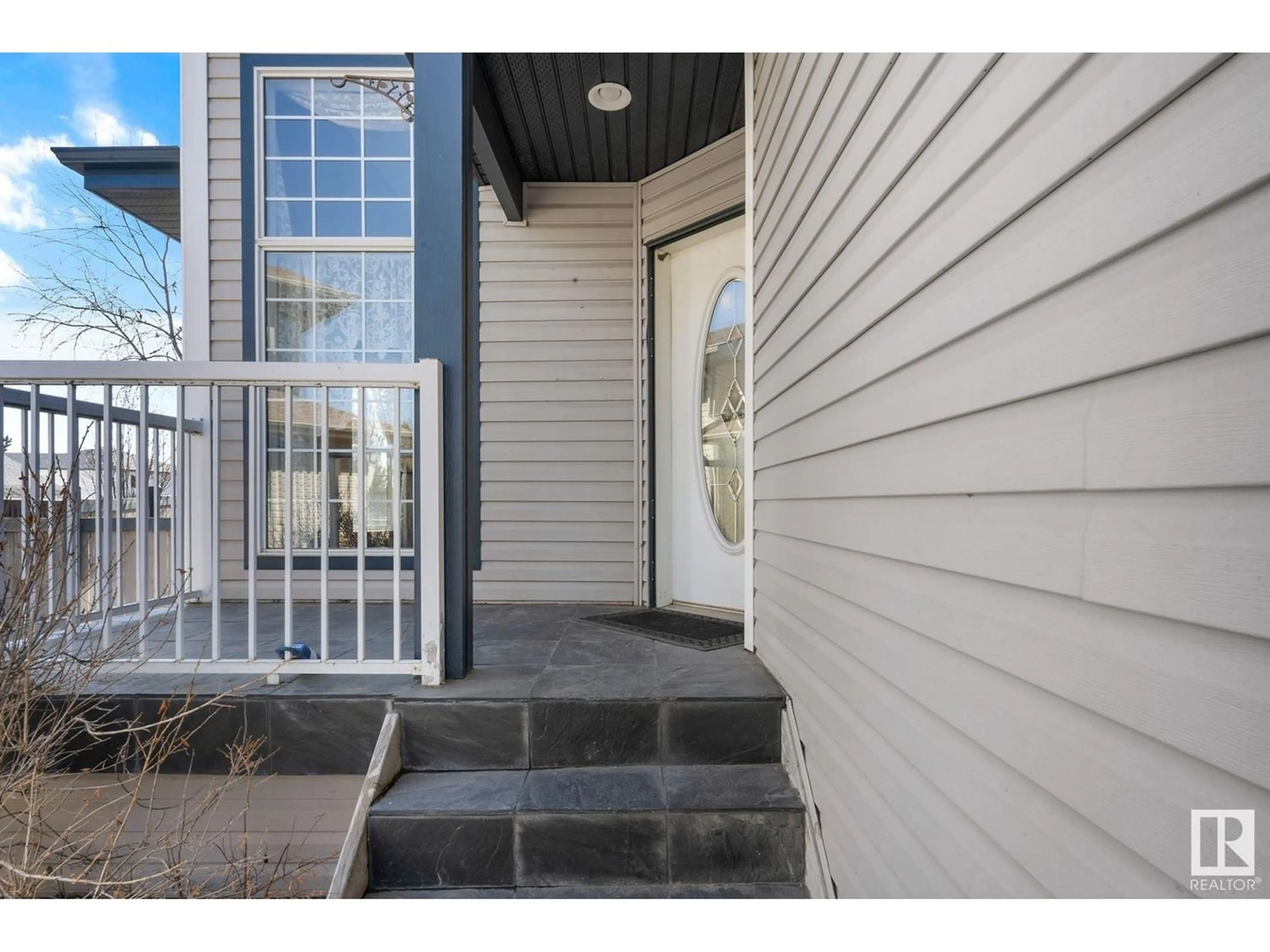 Indoor entryway for 819 BRECKENRIDGE BA NW, Edmonton Alberta T5T6J8