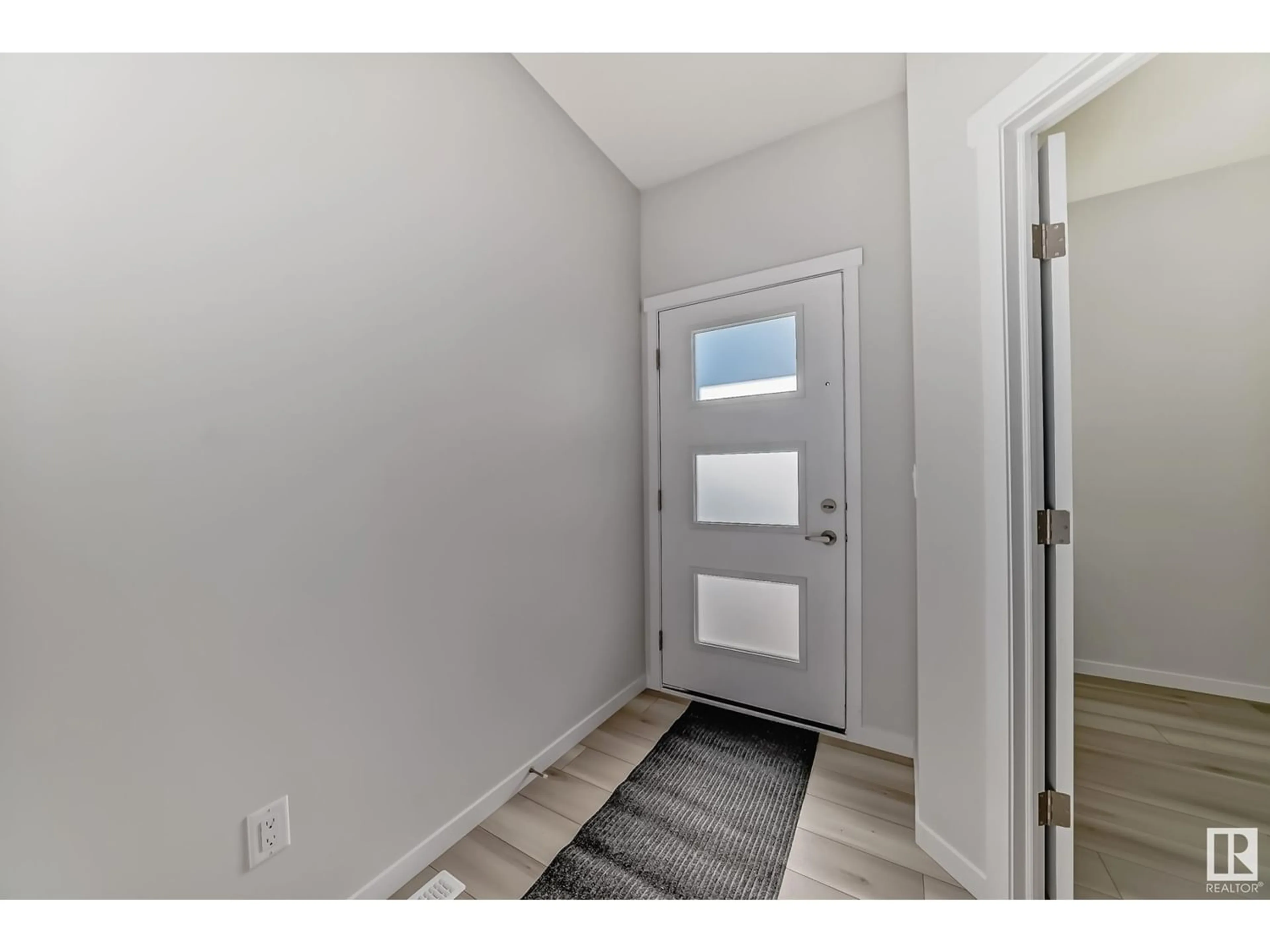 Indoor entryway for 22920 94 AV NW, Edmonton Alberta T5T3Y2