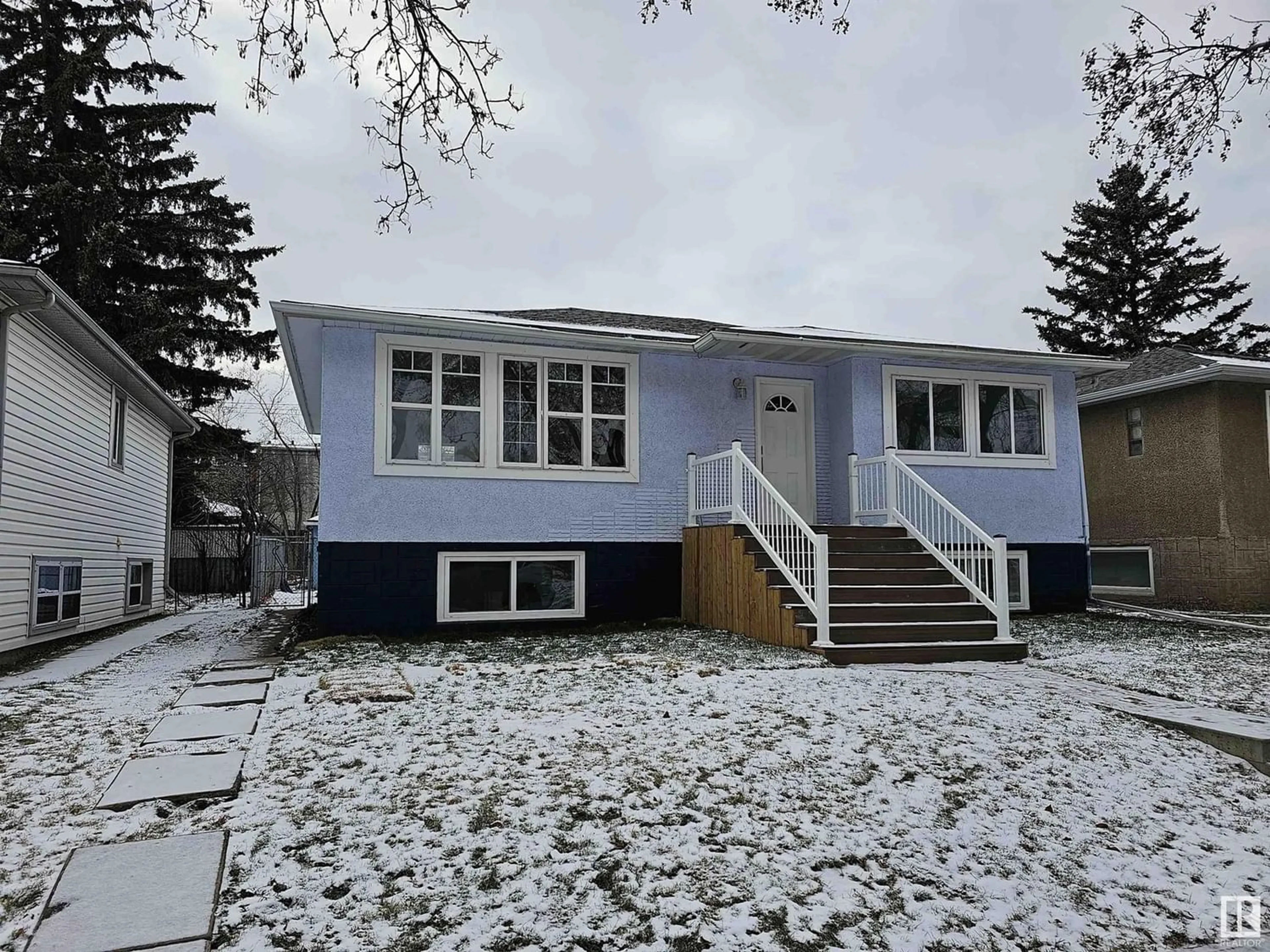 Outside view for 12412 96 ST NW, Edmonton Alberta T5G1W7