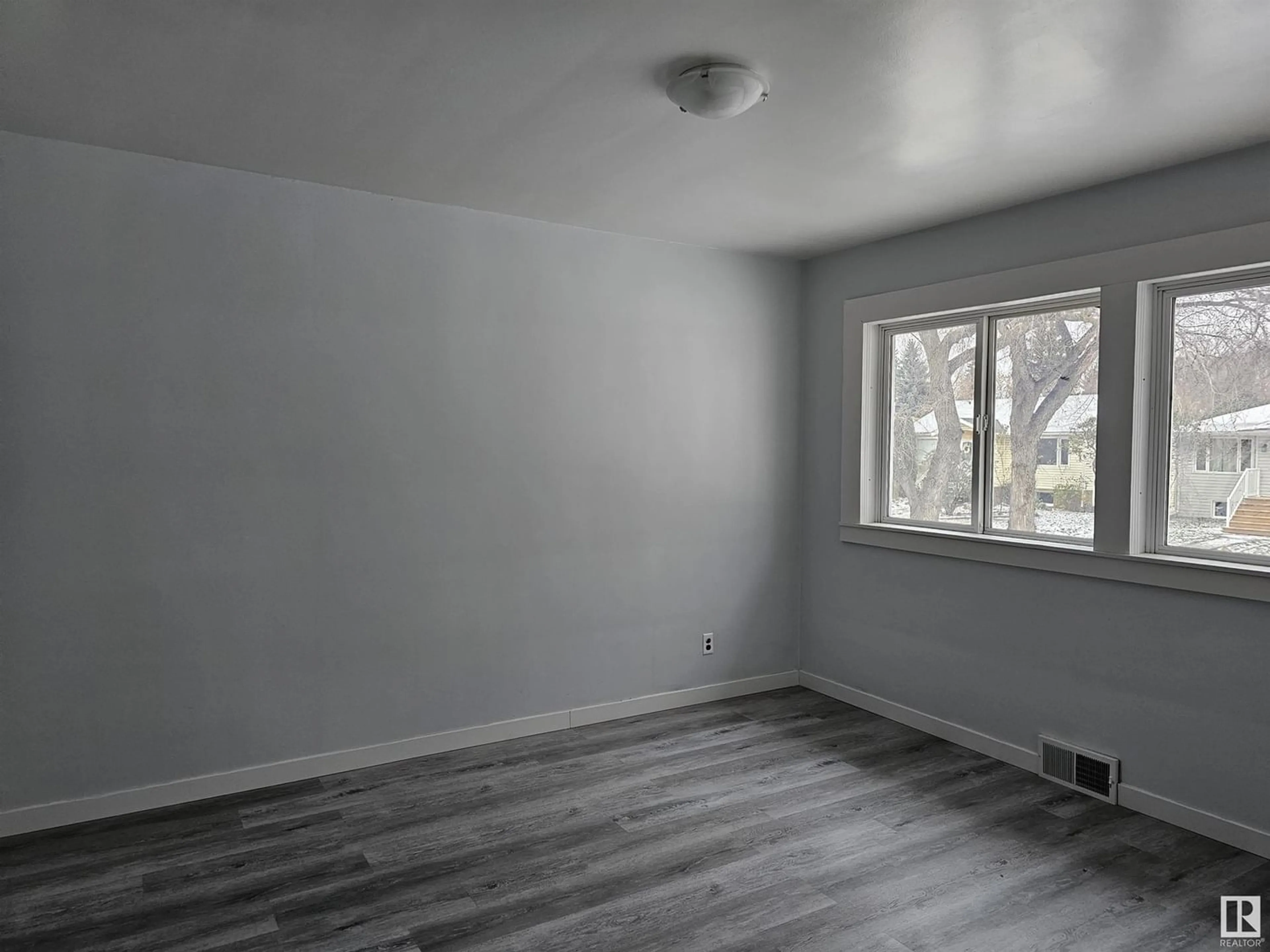 A pic of a room for 12412 96 ST NW, Edmonton Alberta T5G1W7