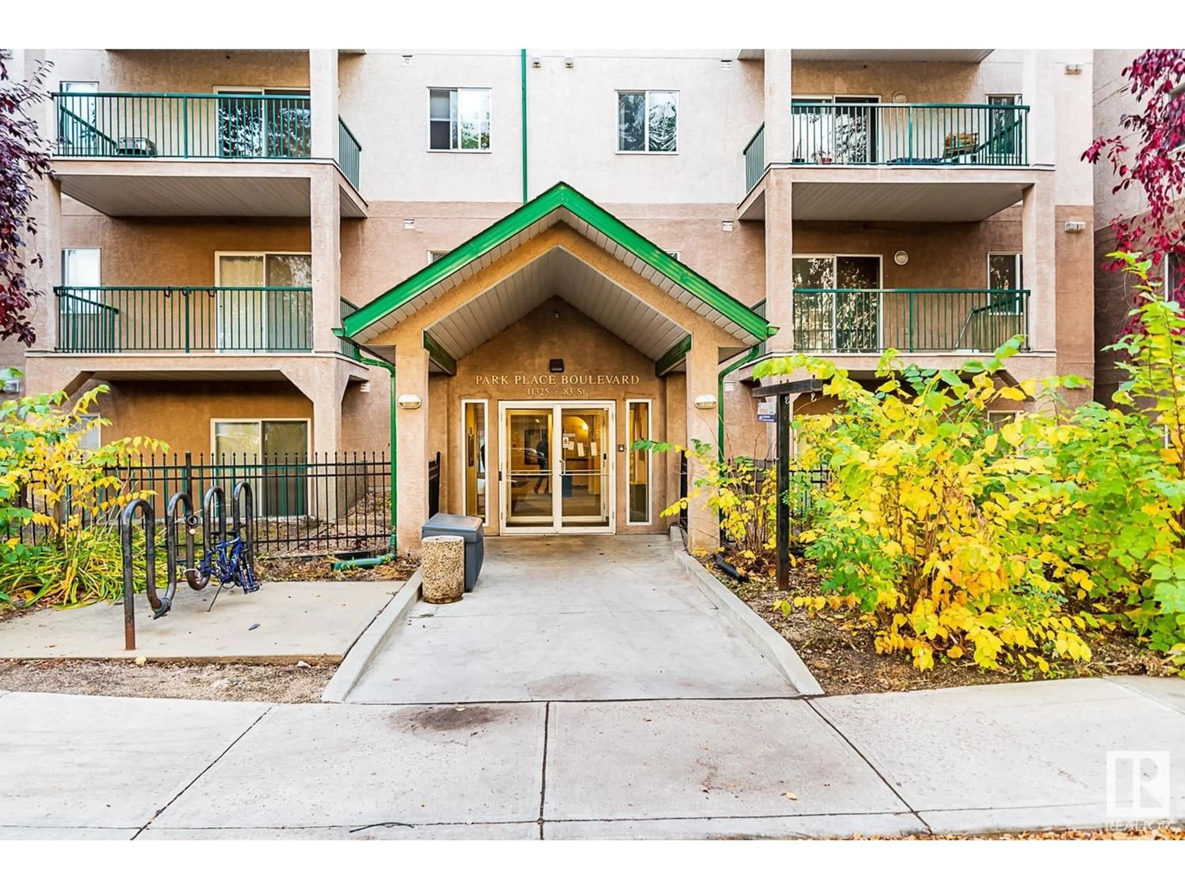 Indoor entryway for #526 11325 83 ST NW, Edmonton Alberta T5B4W5