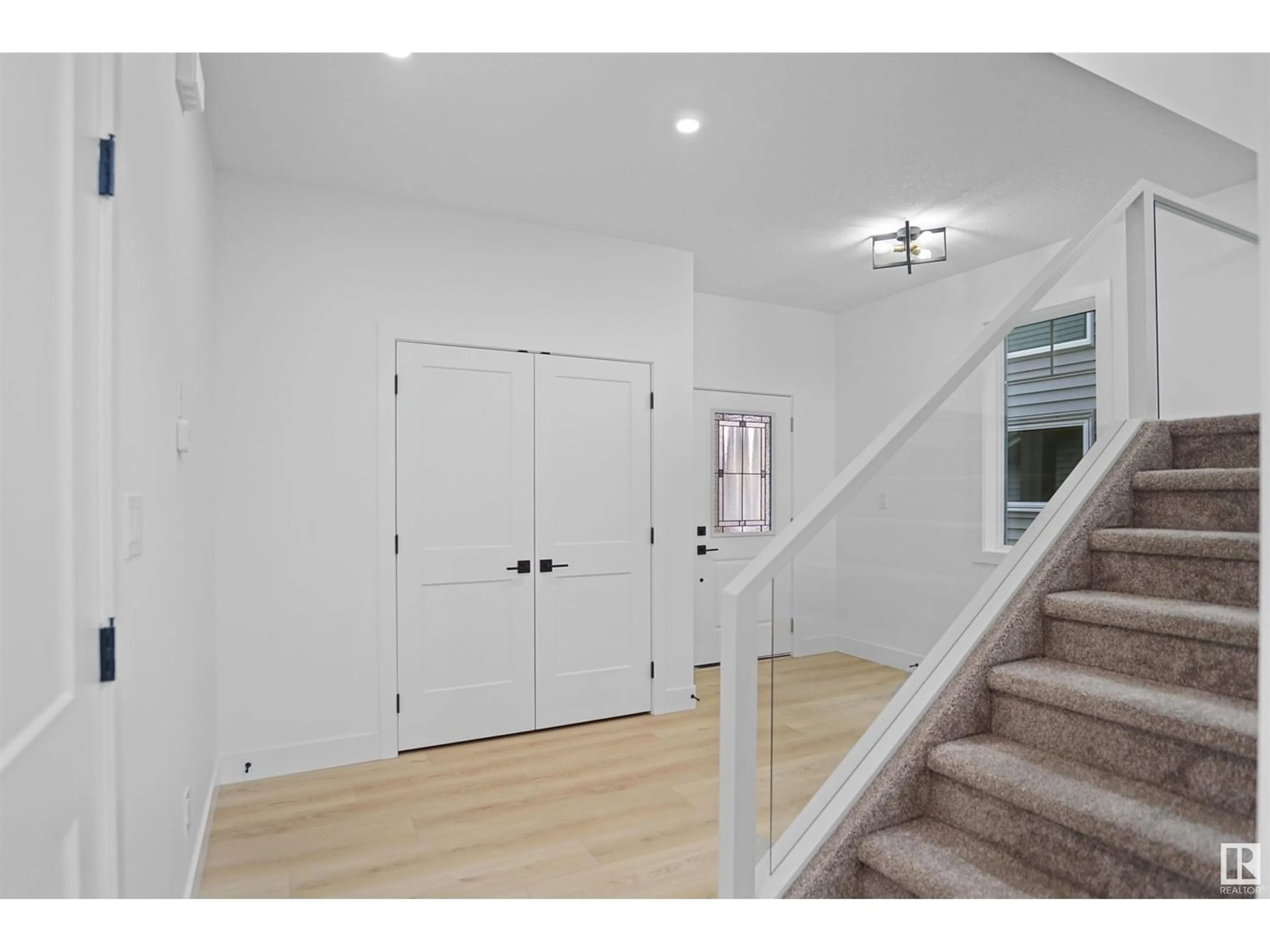 Indoor entryway for 327 35 AV NW, Edmonton Alberta T6T1A4