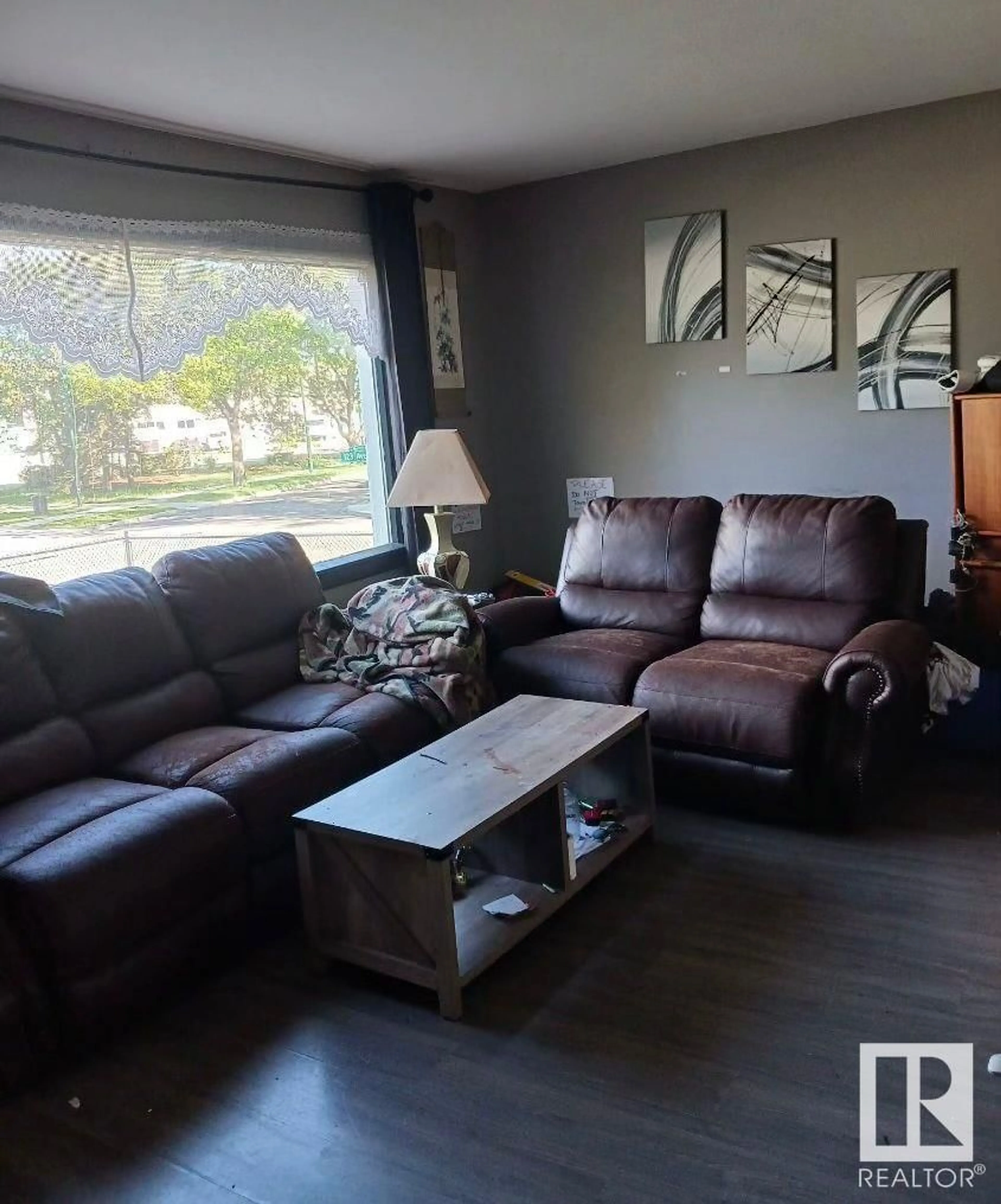 Living room for 12310 76 ST NW, Edmonton Alberta T5B2E4