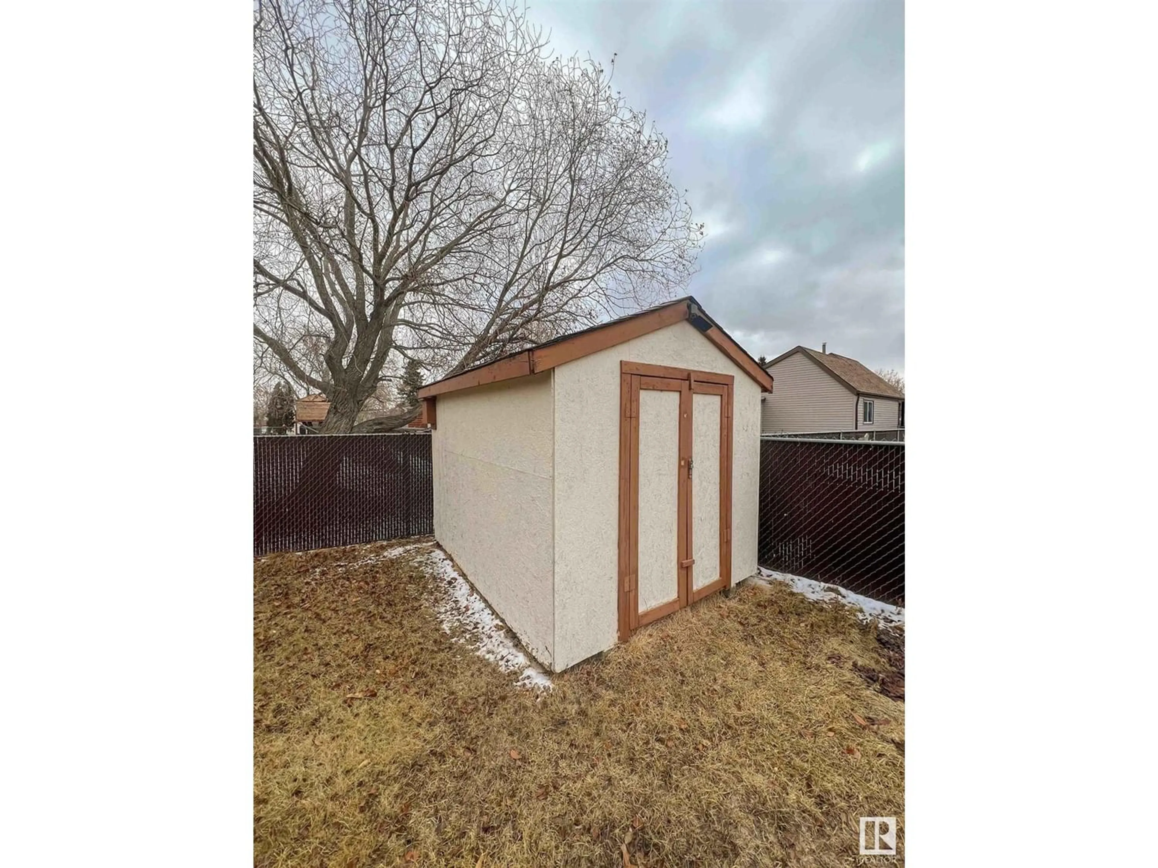 Fenced yard for 703 Grandin DR, Morinville Alberta T0G1P0