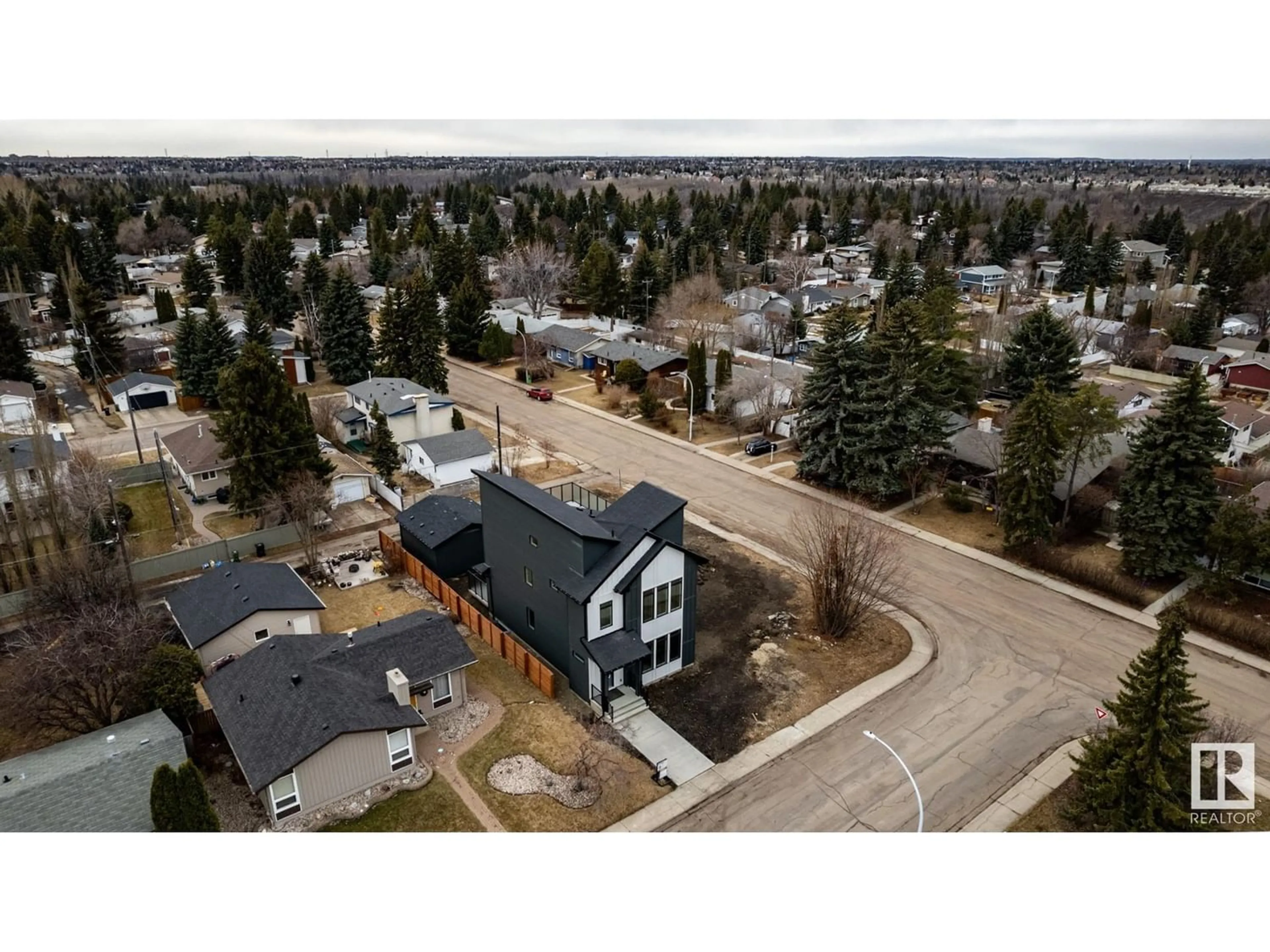 A pic from exterior of the house or condo for 4140 122 ST NW, Edmonton Alberta T6J1Z2