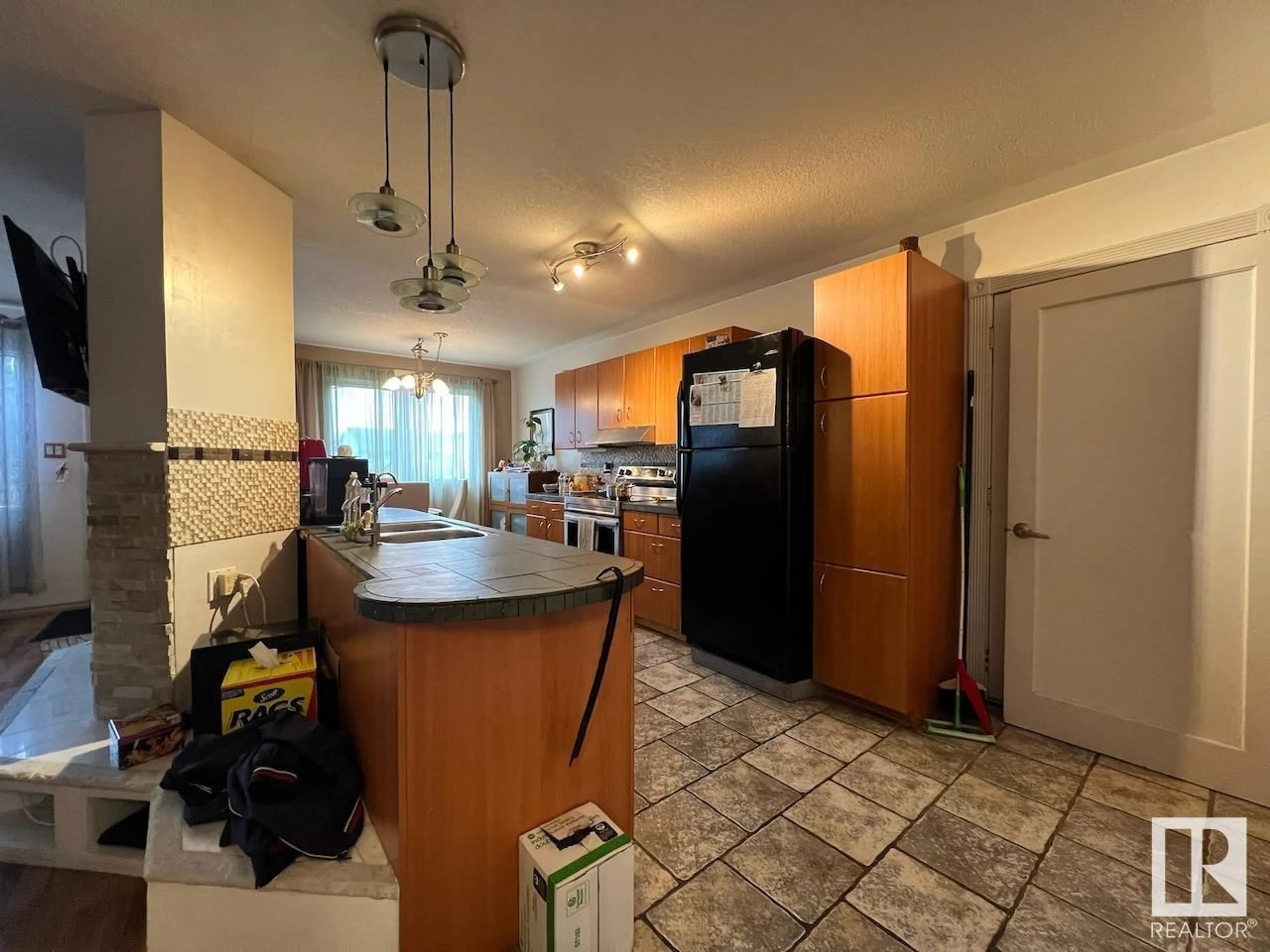 Kitchen for 15722 107A AV NW, Edmonton Alberta T5P0Z1