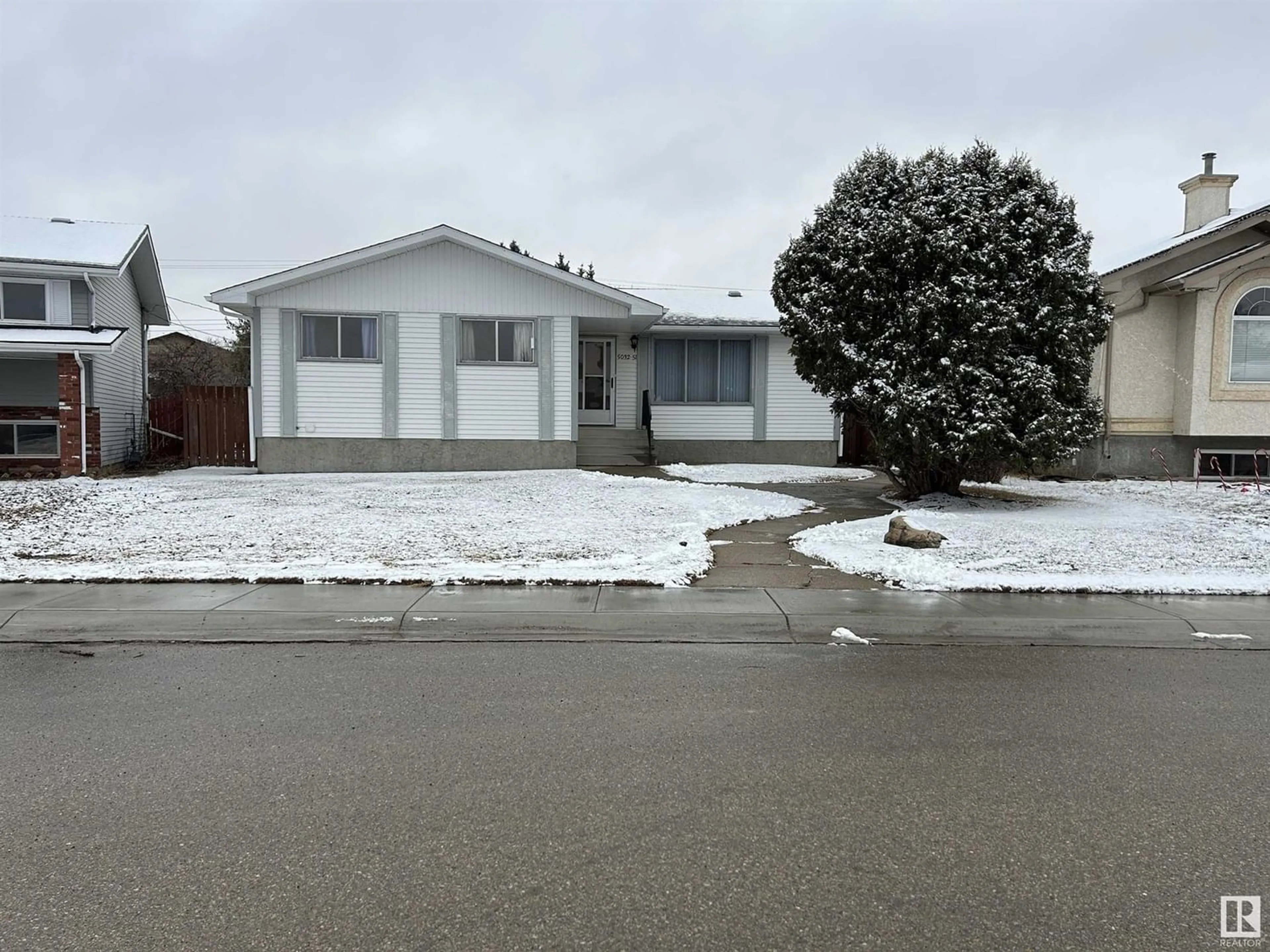 Frontside or backside of a home for 5032 51 AV, Redwater Alberta T0A2W0