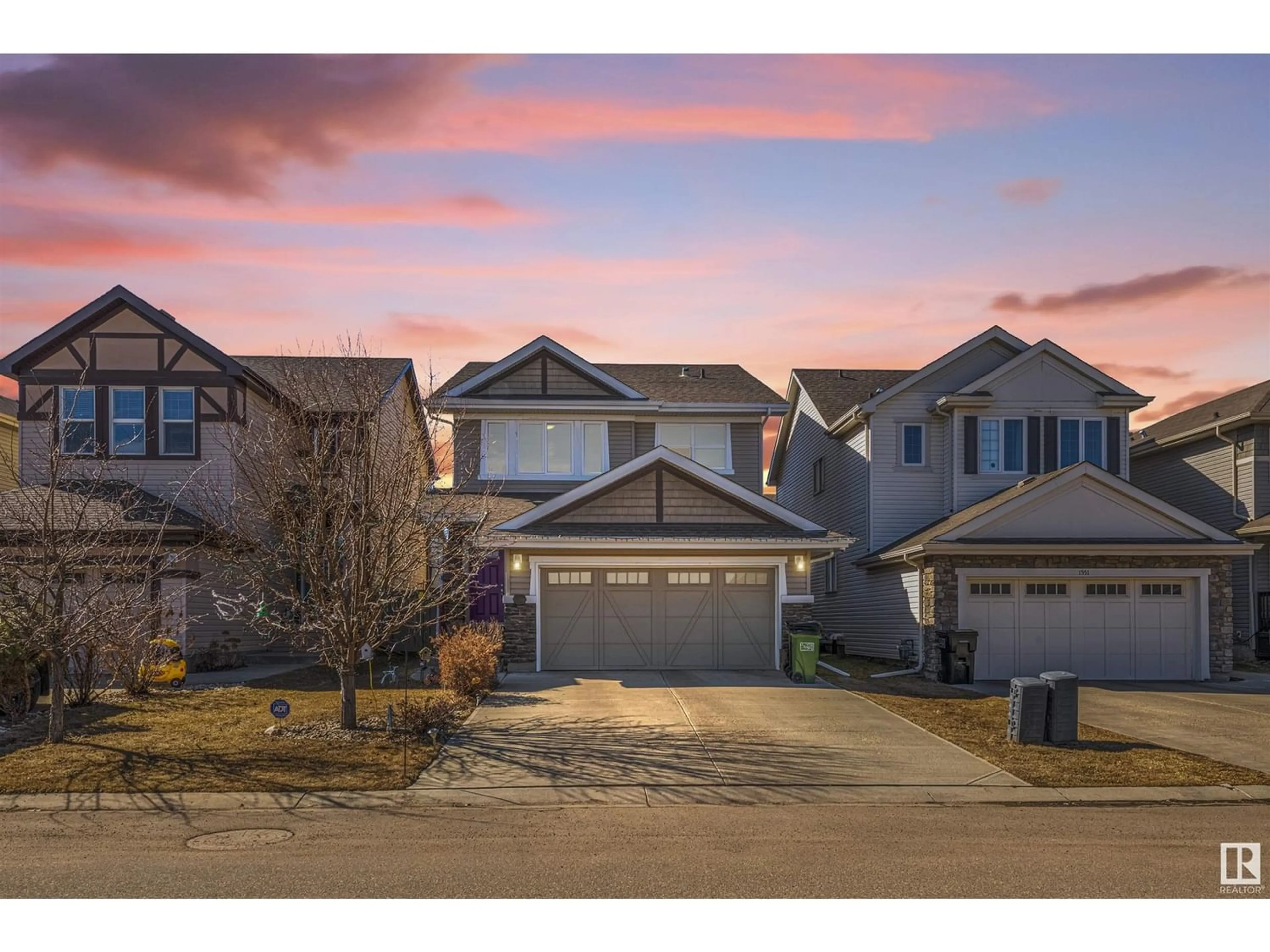 Frontside or backside of a home for 1549 CHAPMAN WY SW, Edmonton Alberta T6W0Z1