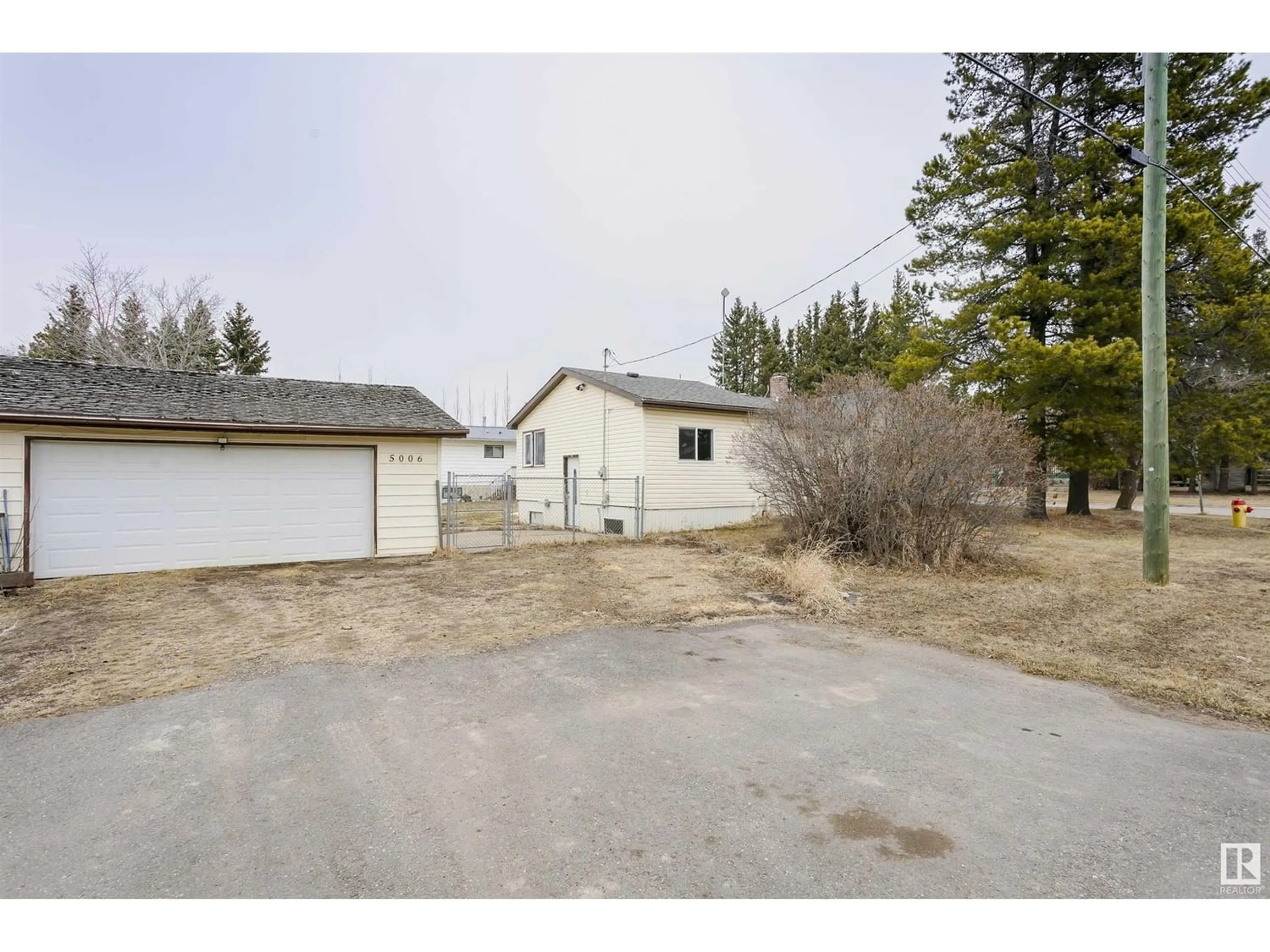 Fenced yard for 5006 SCHLENDER AV, New Sarepta Alberta T0B3M0