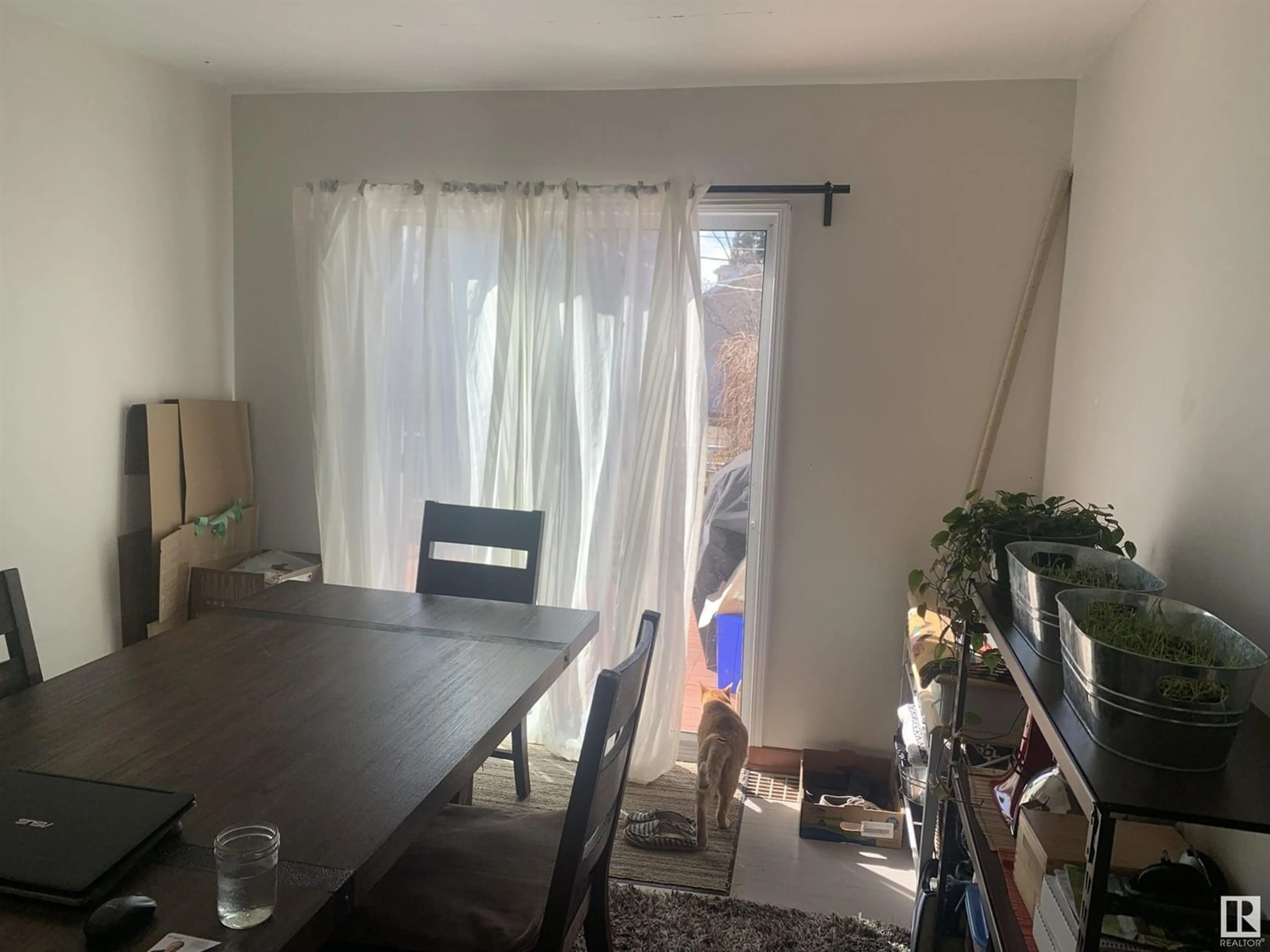 A pic of a room for 11511 73 AV NW, Edmonton Alberta T6G0E2