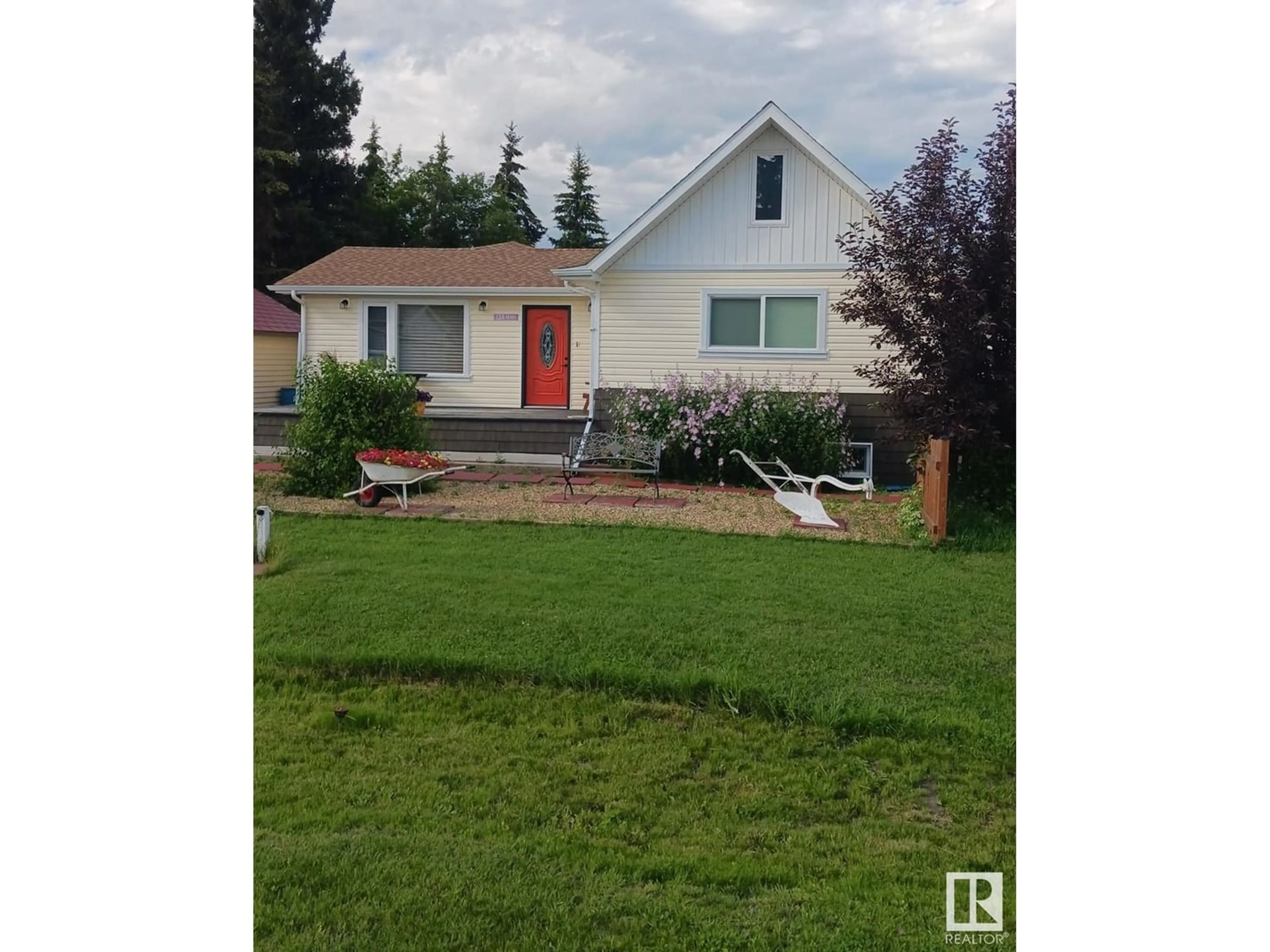 Frontside or backside of a home for 124 Main ST, Kingman Alberta T0B2M0