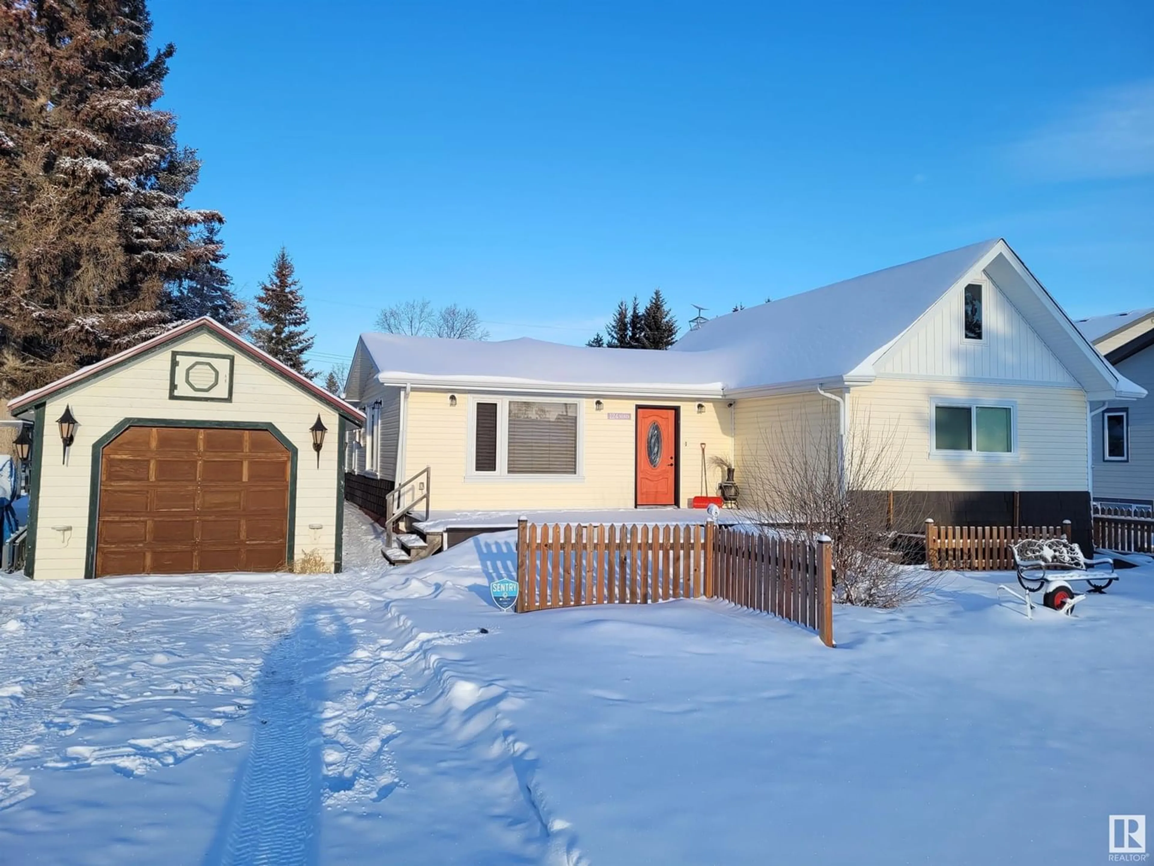 Frontside or backside of a home for 124 Main ST, Kingman Alberta T0B2M0