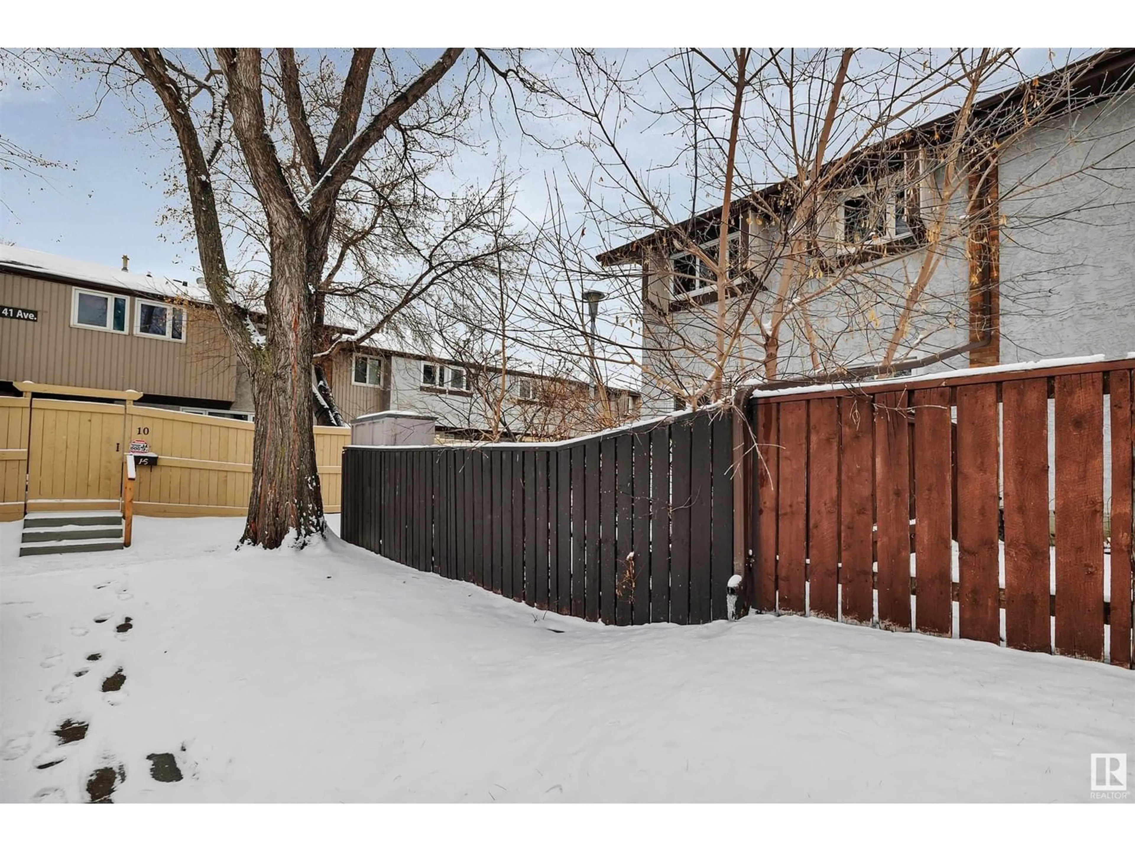 Fenced yard for #1 14120 80 ST NW, Edmonton Alberta T5C1L6