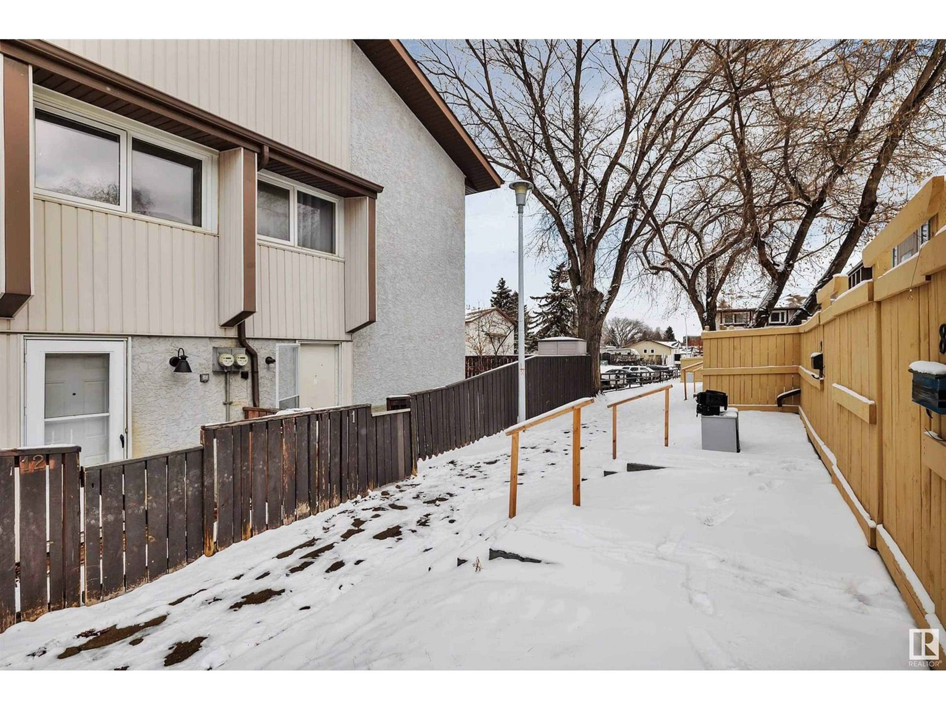 Fenced yard for #1 14120 80 ST NW, Edmonton Alberta T5C1L6