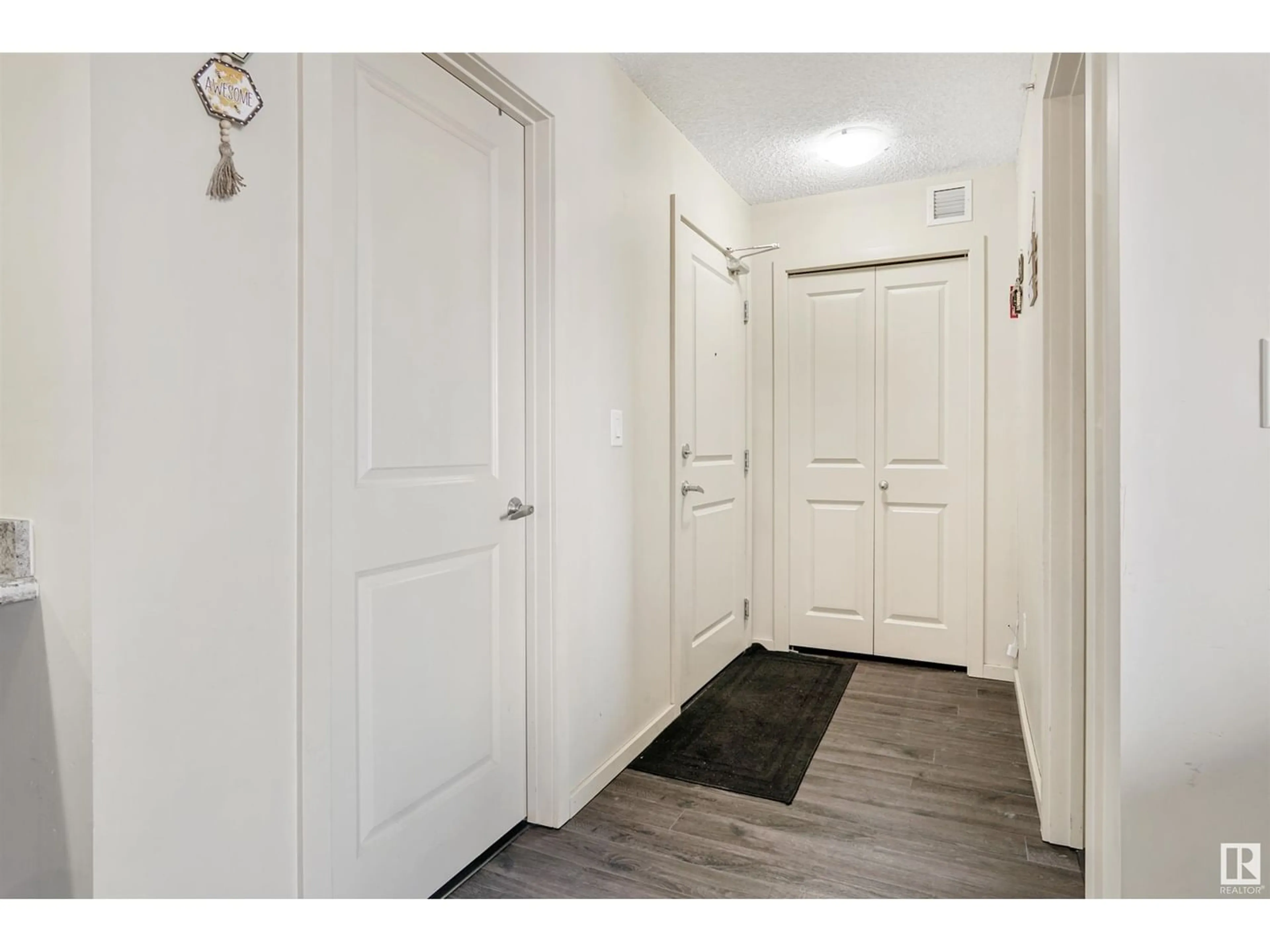 Indoor entryway for #419 3357 16A AV NW, Edmonton Alberta T6T0V4