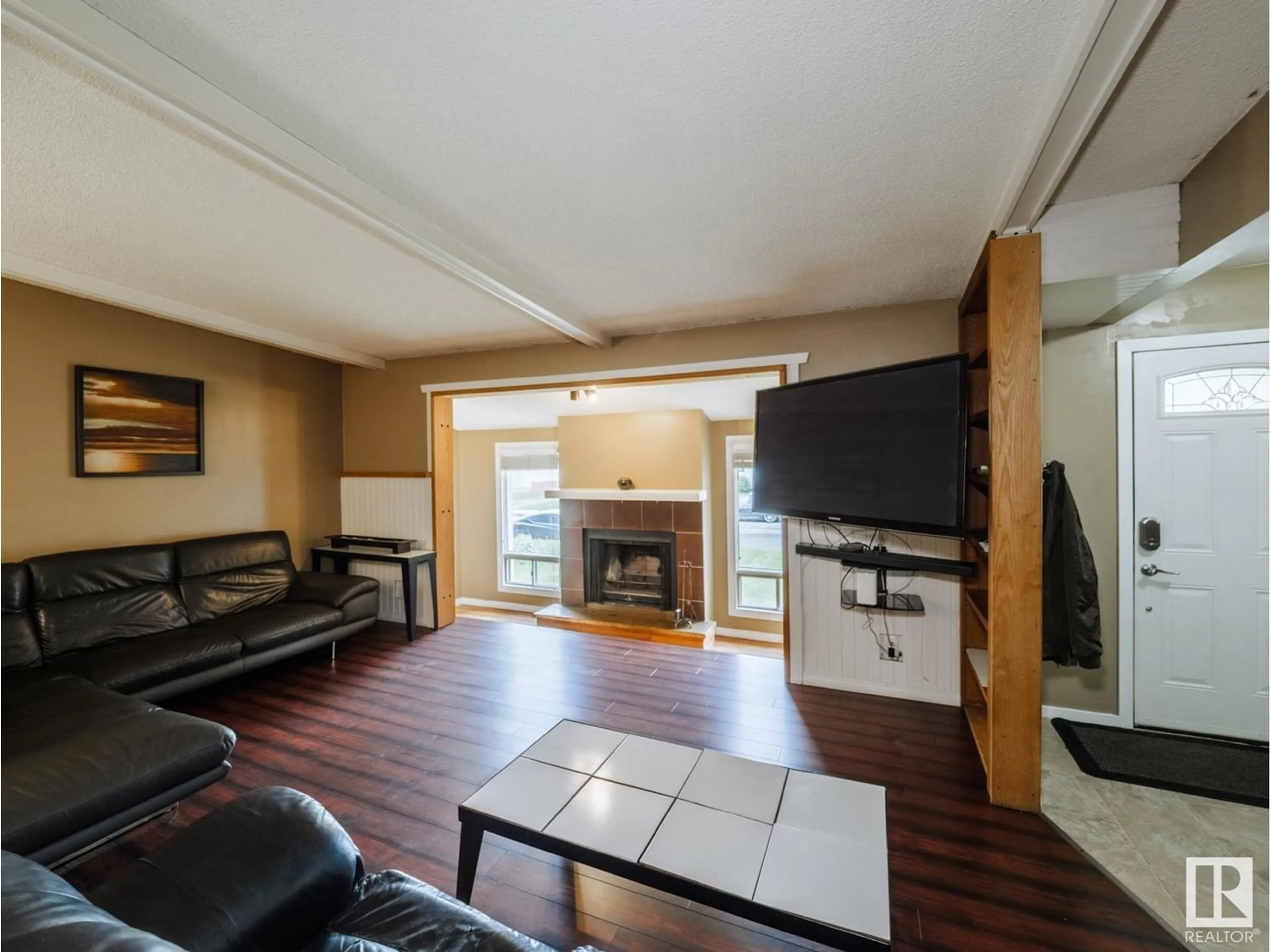 Living room for 6303 89 AV NW, Edmonton Alberta T6B2G5