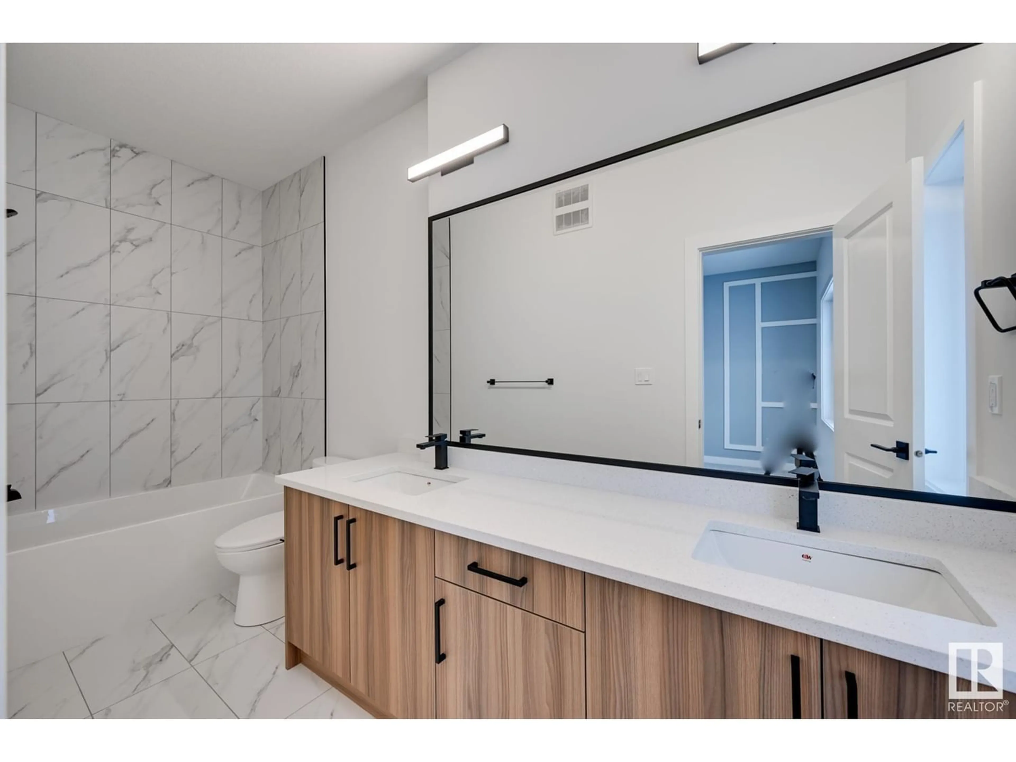 Contemporary bathroom for 166 Castilian BV, Sherwood Park Alberta T8H2Z9