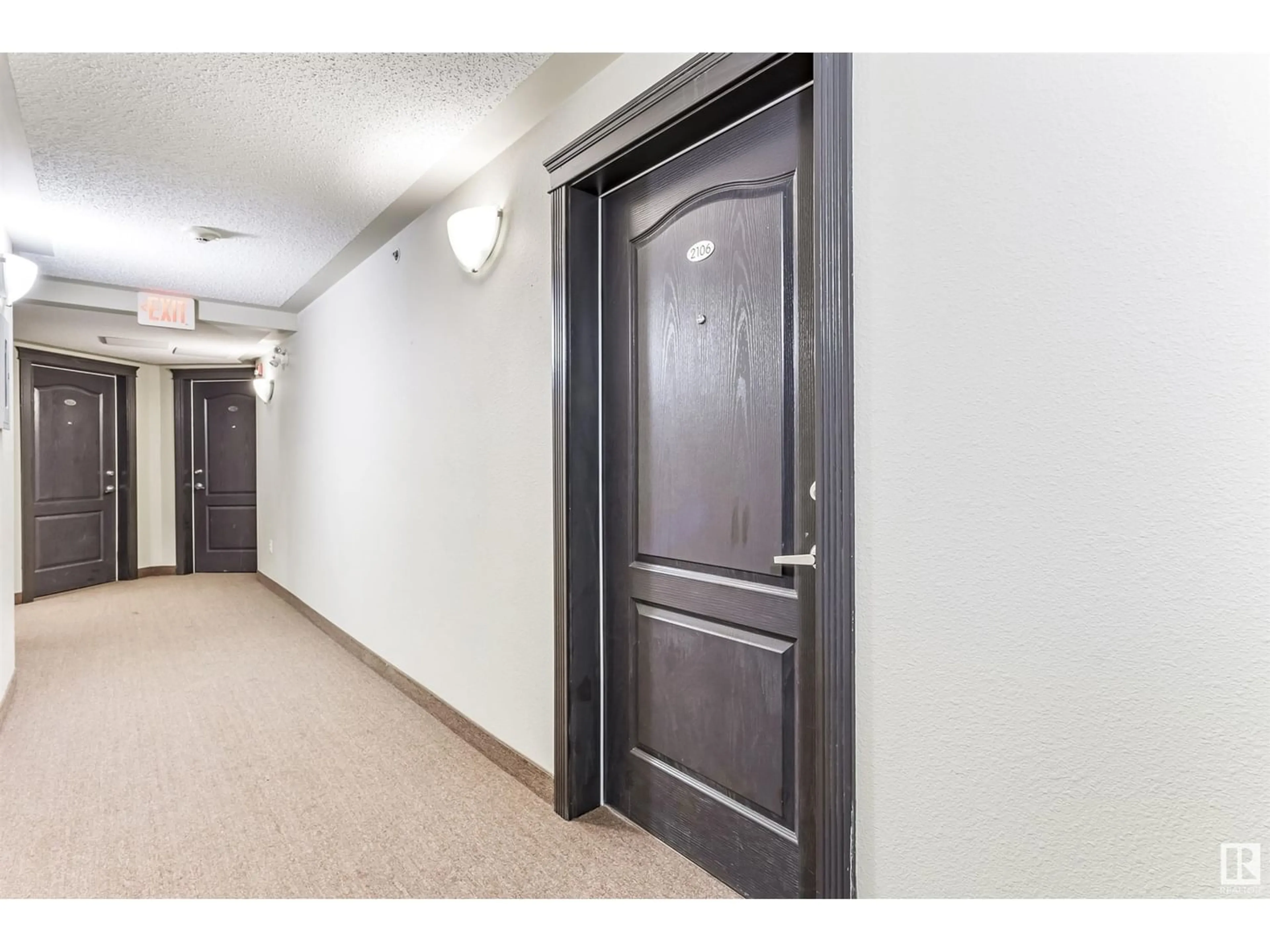 Indoor foyer for 2106 9357 Simpson DR NW, Edmonton Alberta T6R0N3