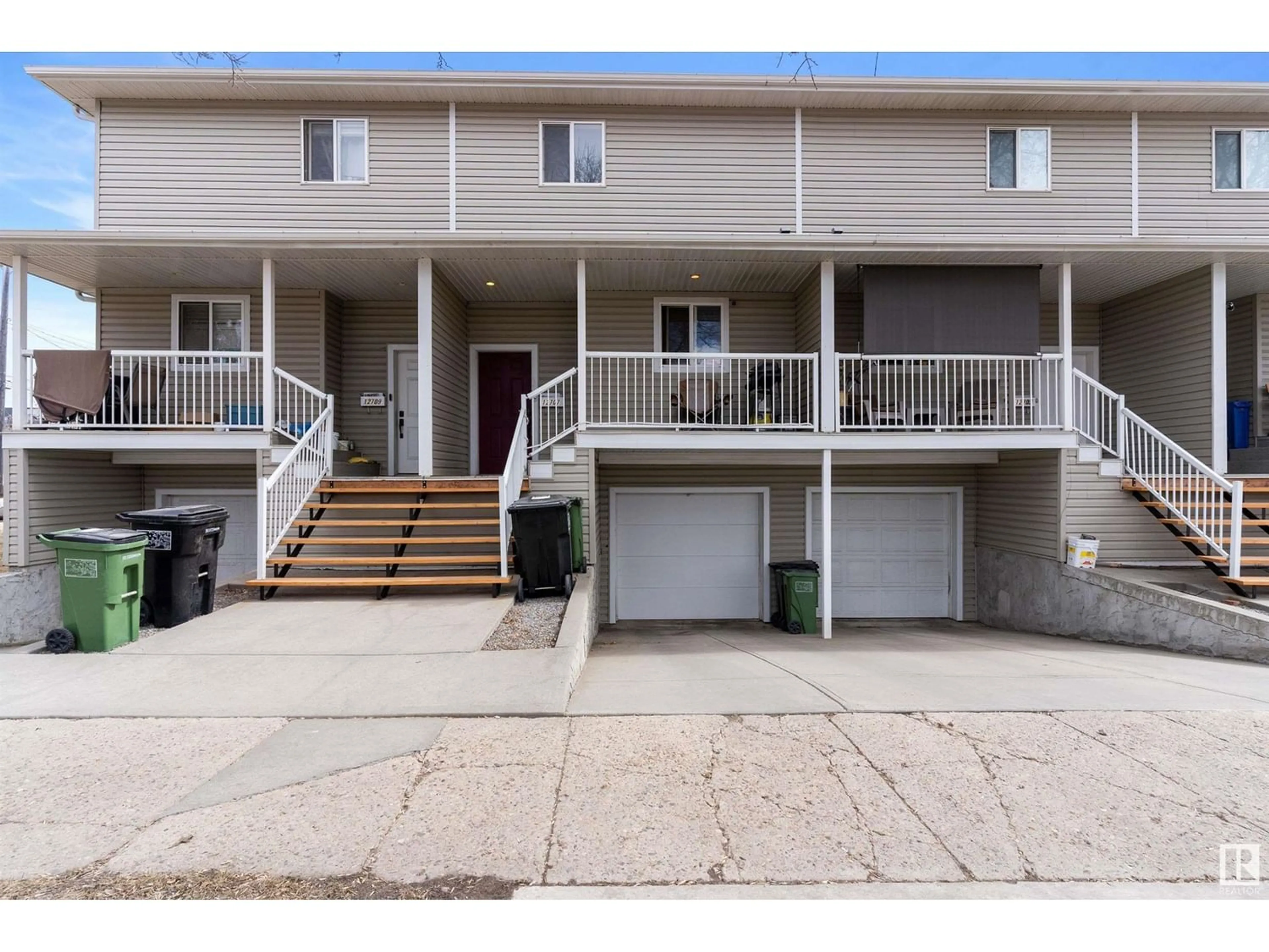A pic from exterior of the house or condo for 12707 68 ST NW, Edmonton Alberta T5C0E5