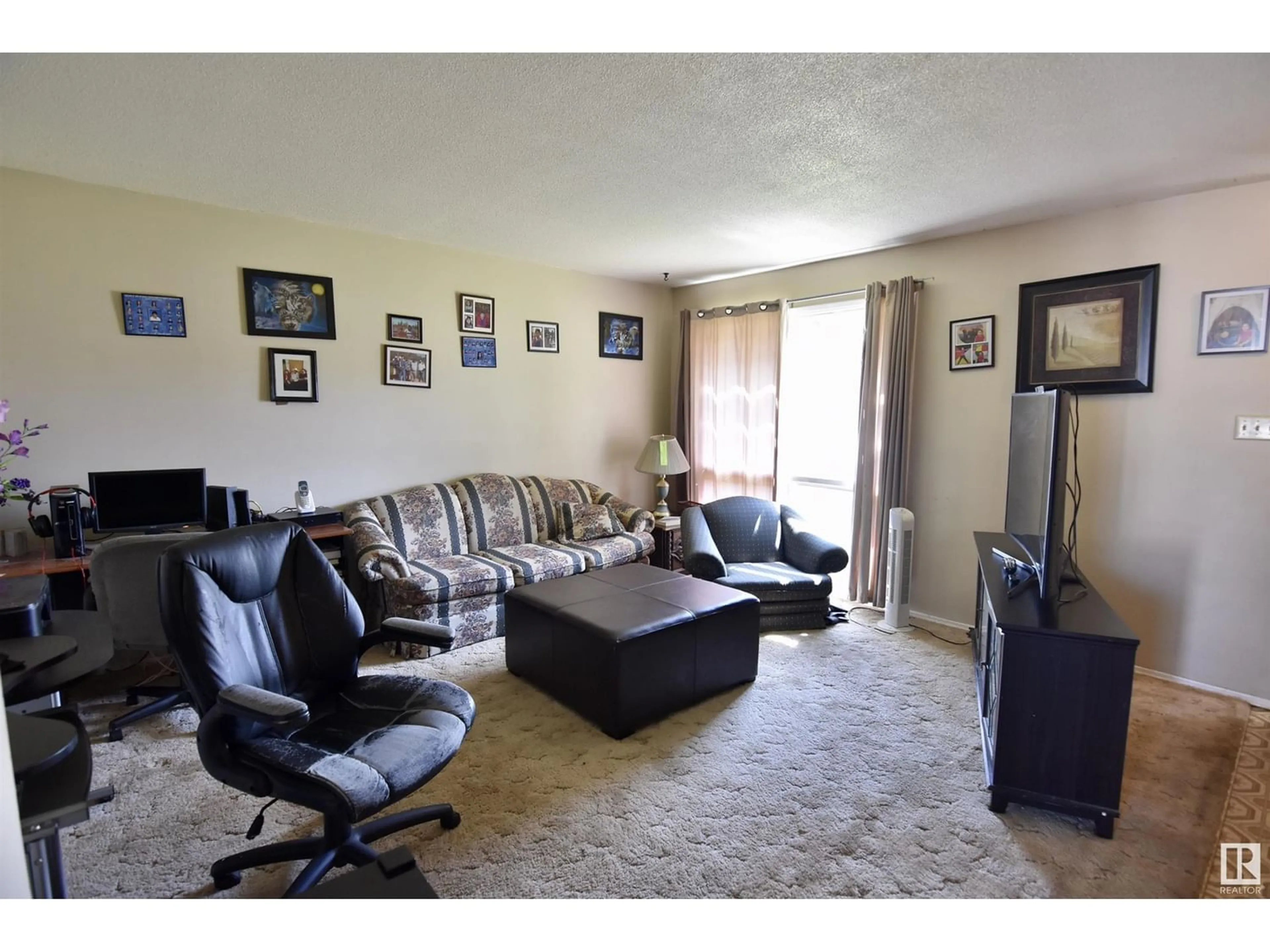 Living room for 4400 50 AV, St. Paul Town Alberta T0A3A2