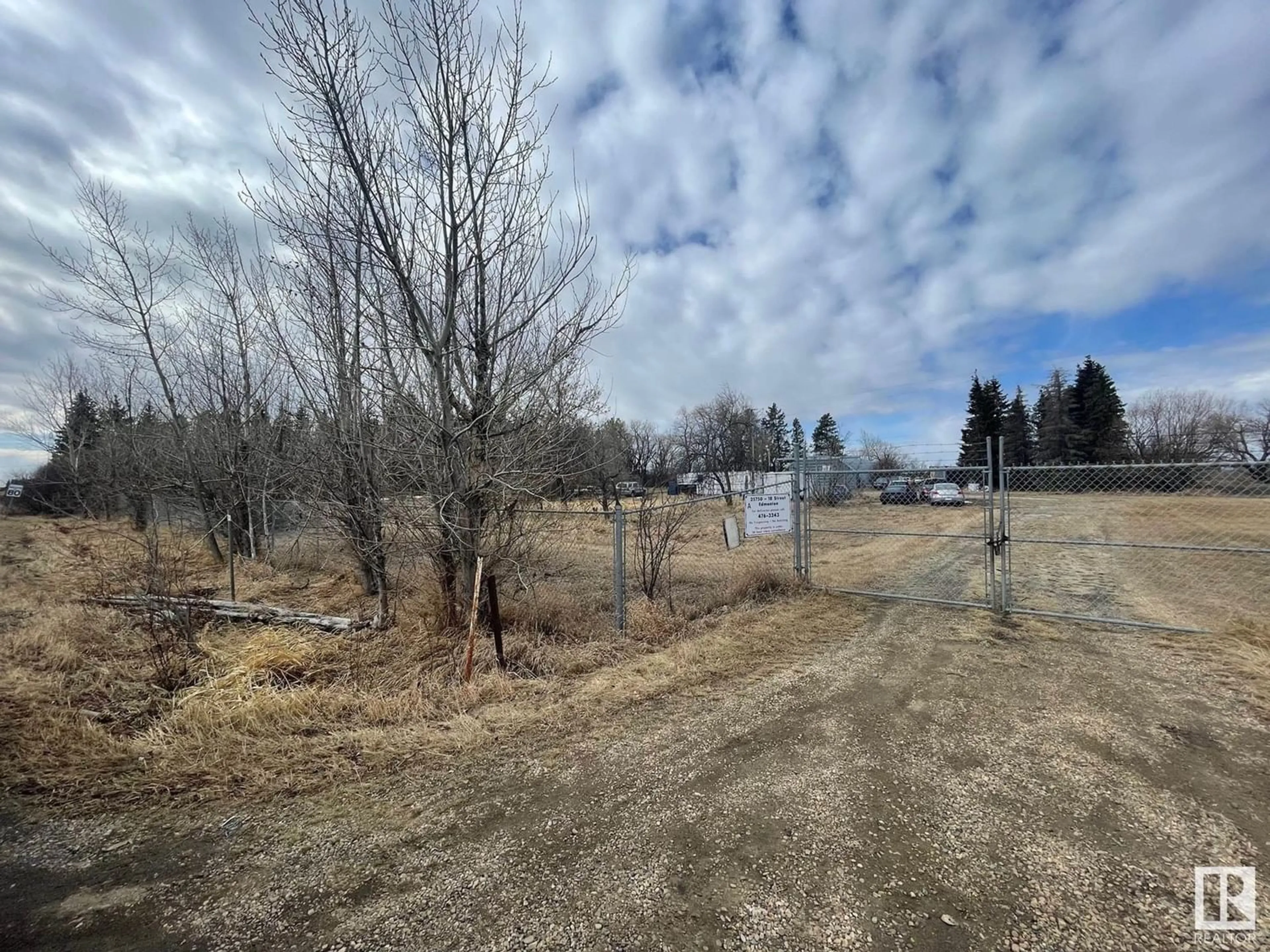 Fenced yard for 25750 18 ST NW NW, Edmonton Alberta T5Y6B5