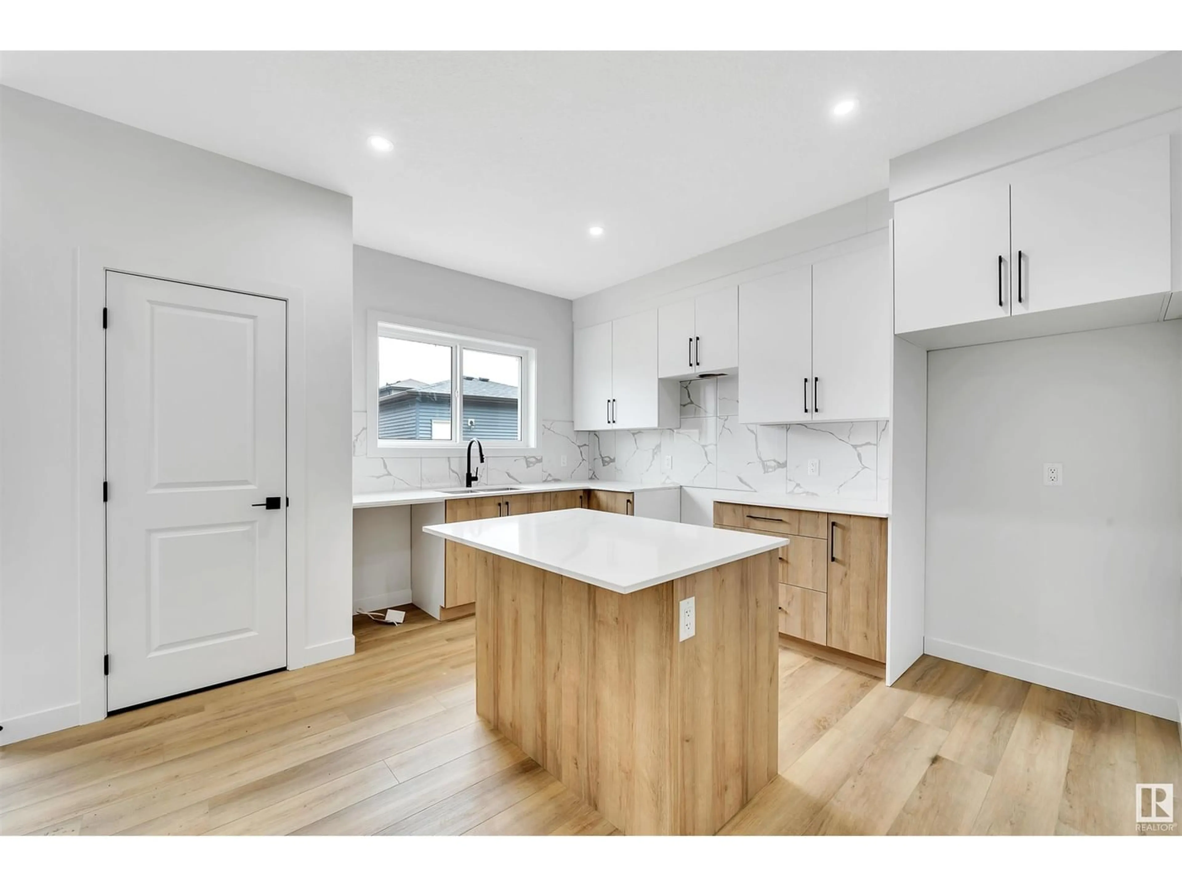 Kitchen for 1049 Goldfinch WY NW, Edmonton Alberta T5S0R2