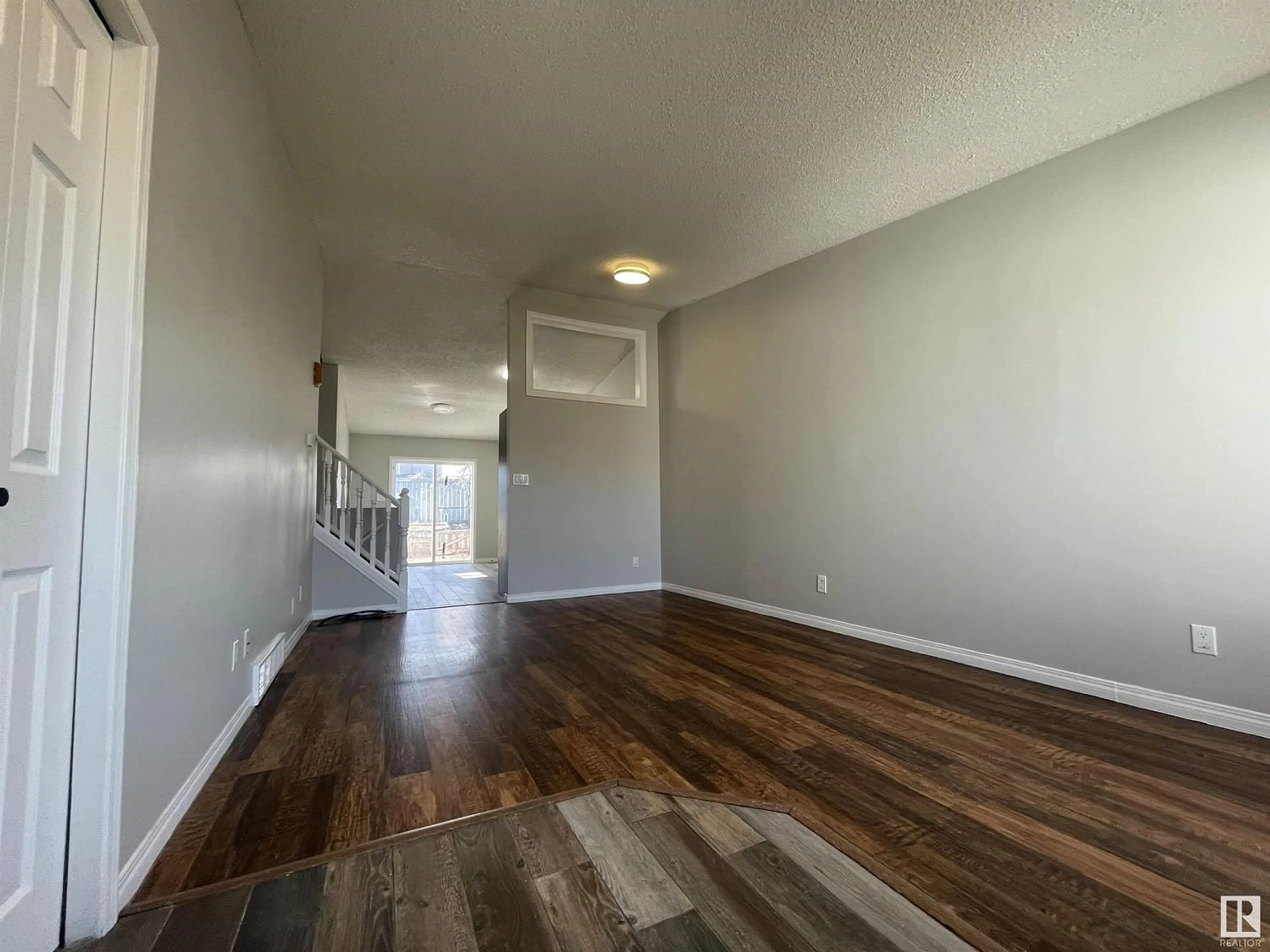 A pic of a room for 1557 49A ST NW, Edmonton Alberta T6L6Y6