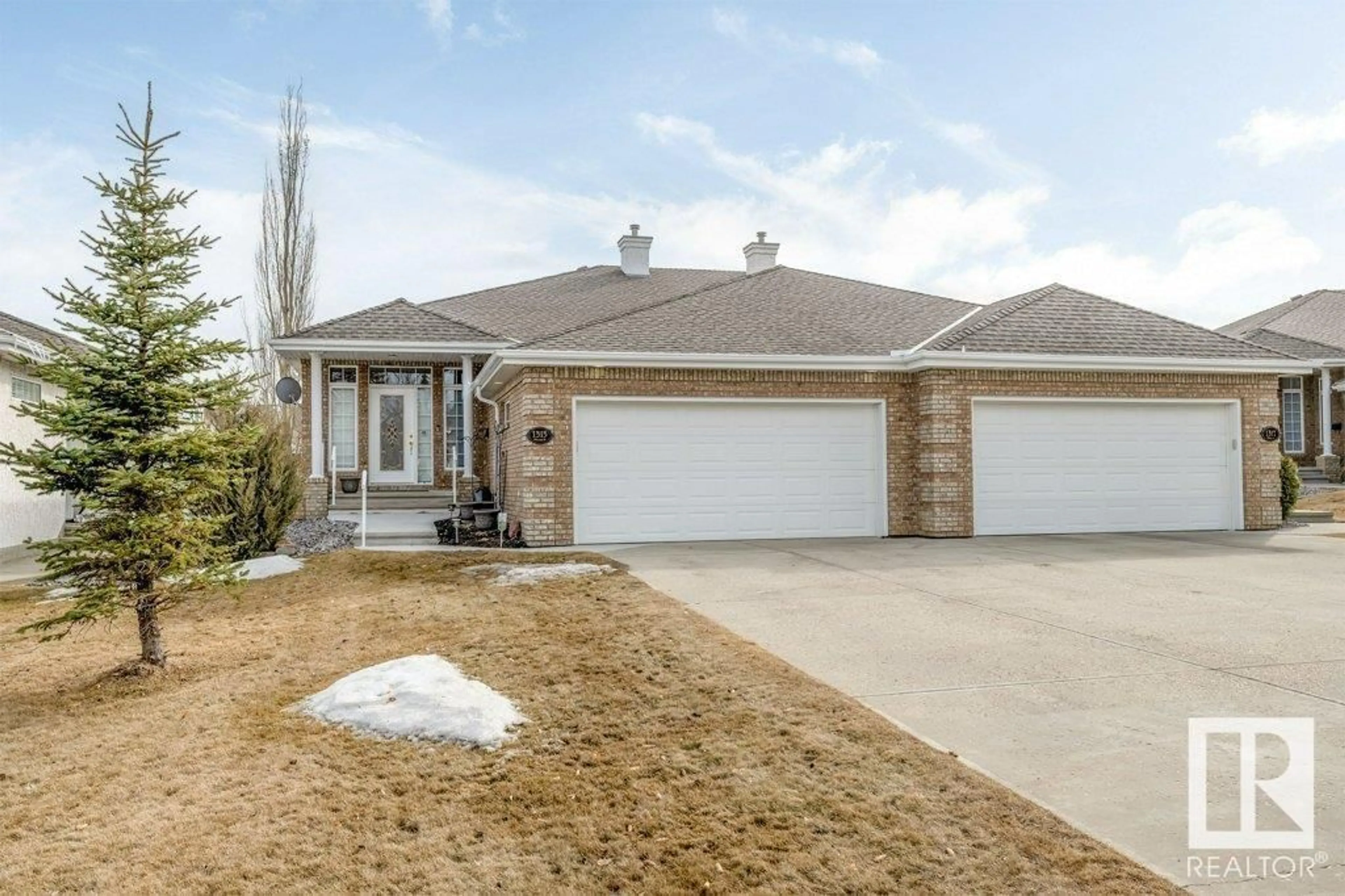 Indoor entryway for 1315 THOMPSON CO NW, Edmonton Alberta T6R3K5