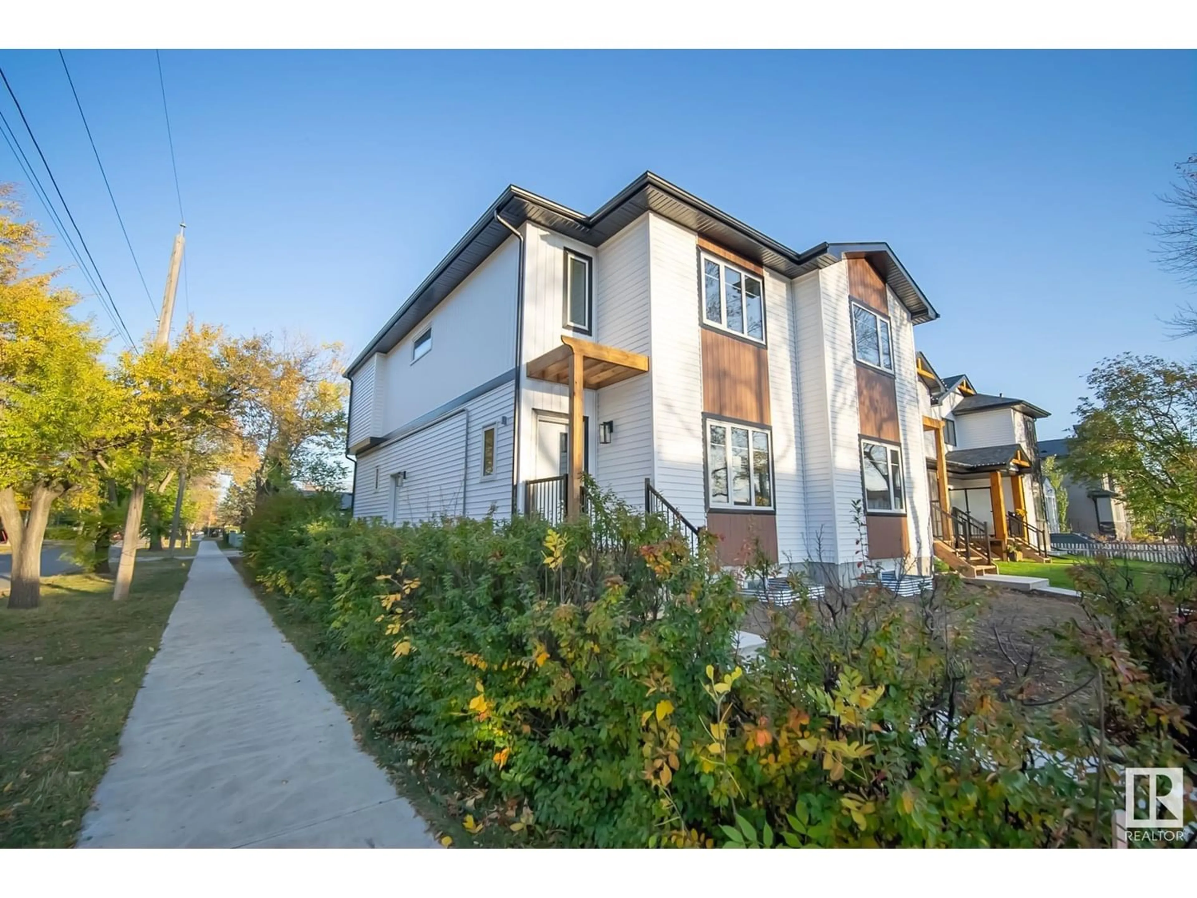 A pic from exterior of the house or condo for 11345 127 ST NW, Edmonton Alberta T5M0T9