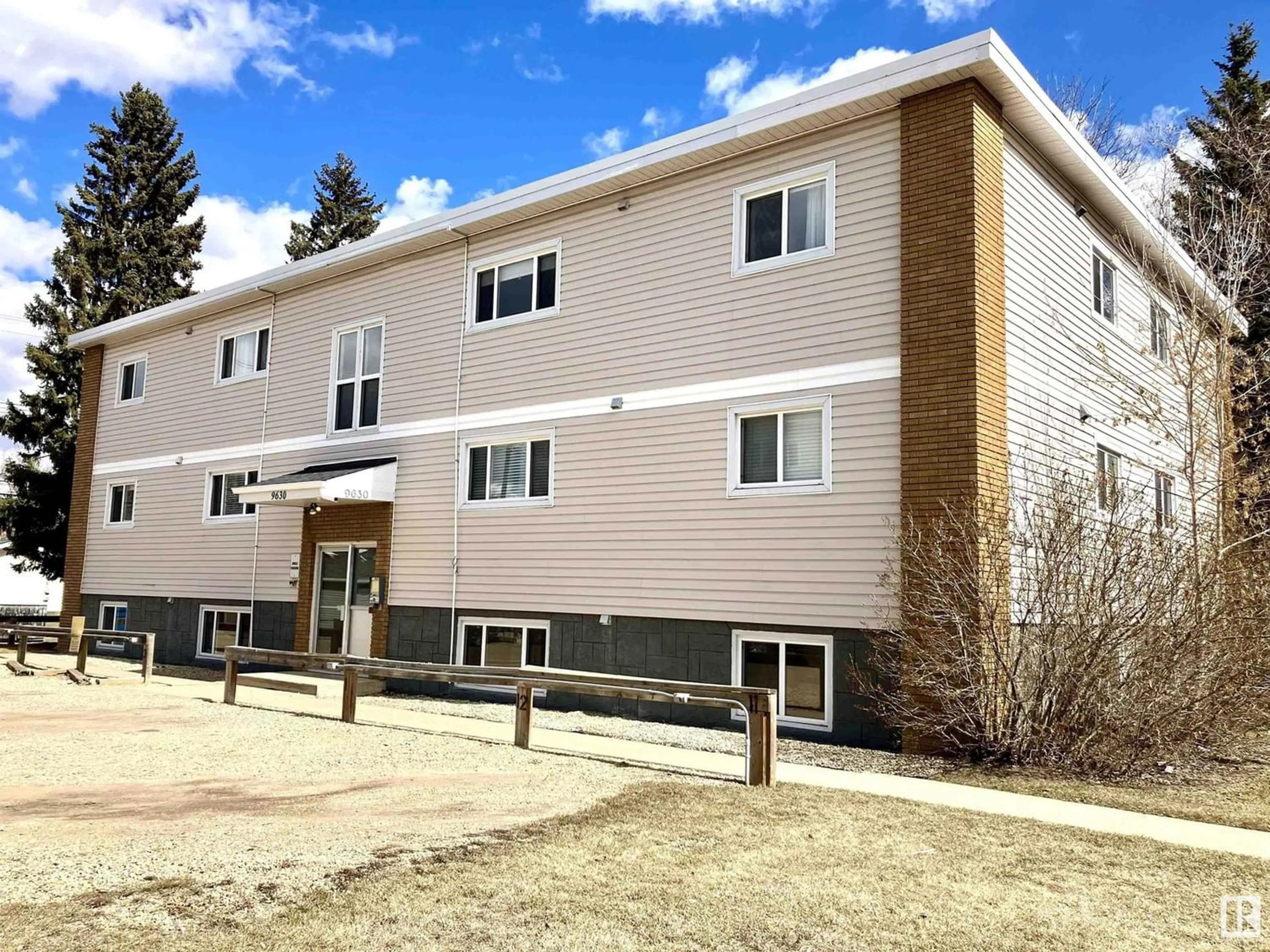 A pic from exterior of the house or condo for #2 9630 82 AV NW, Edmonton Alberta T6C1A1