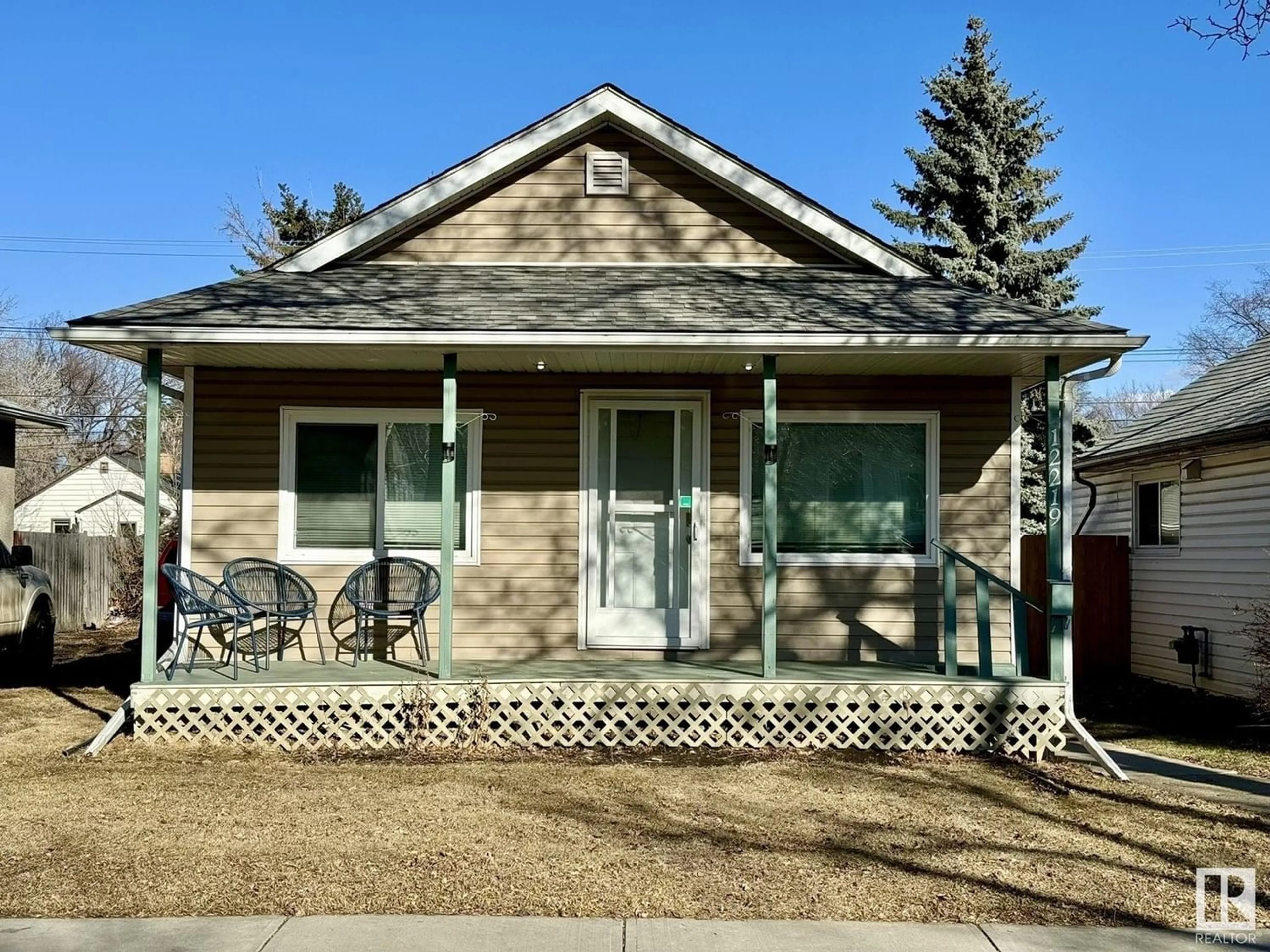 Cottage for 12219 91 ST NW, Edmonton Alberta T5B4C4