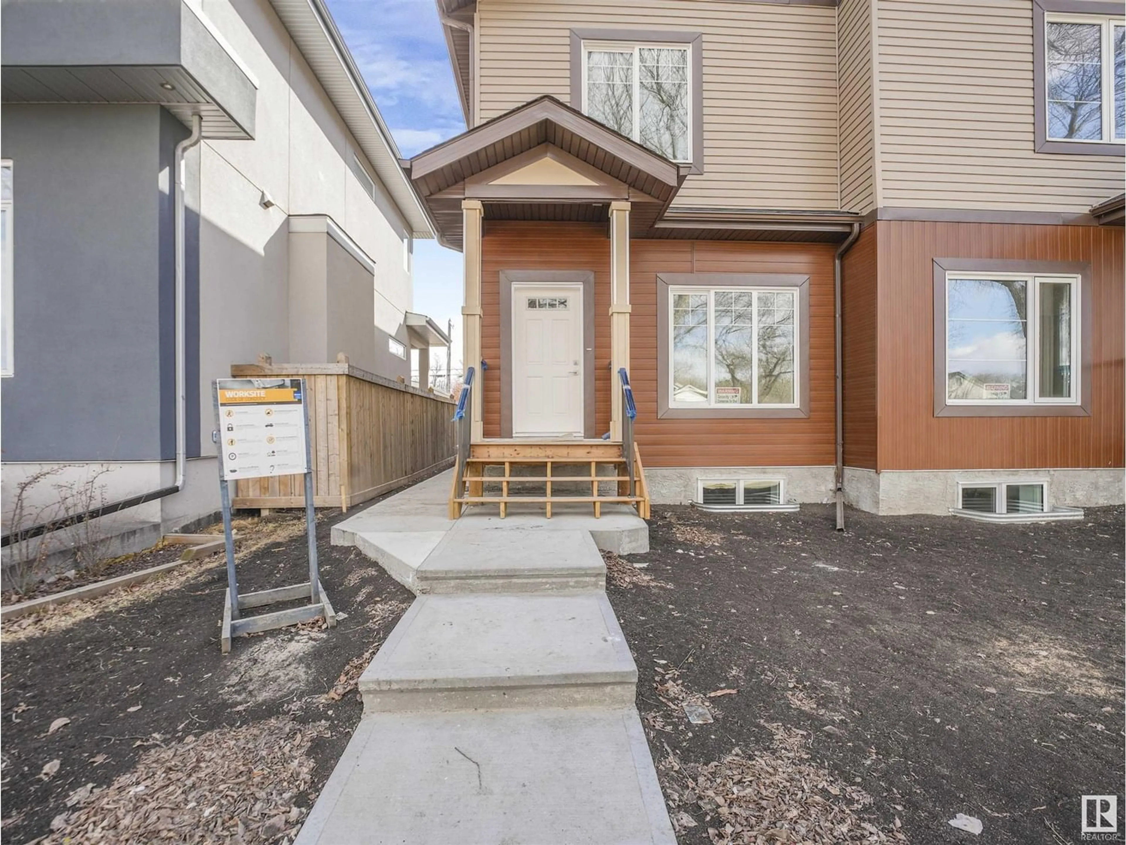 A pic from exterior of the house or condo for 10947 73 AV NW, Edmonton Alberta T6G0C3