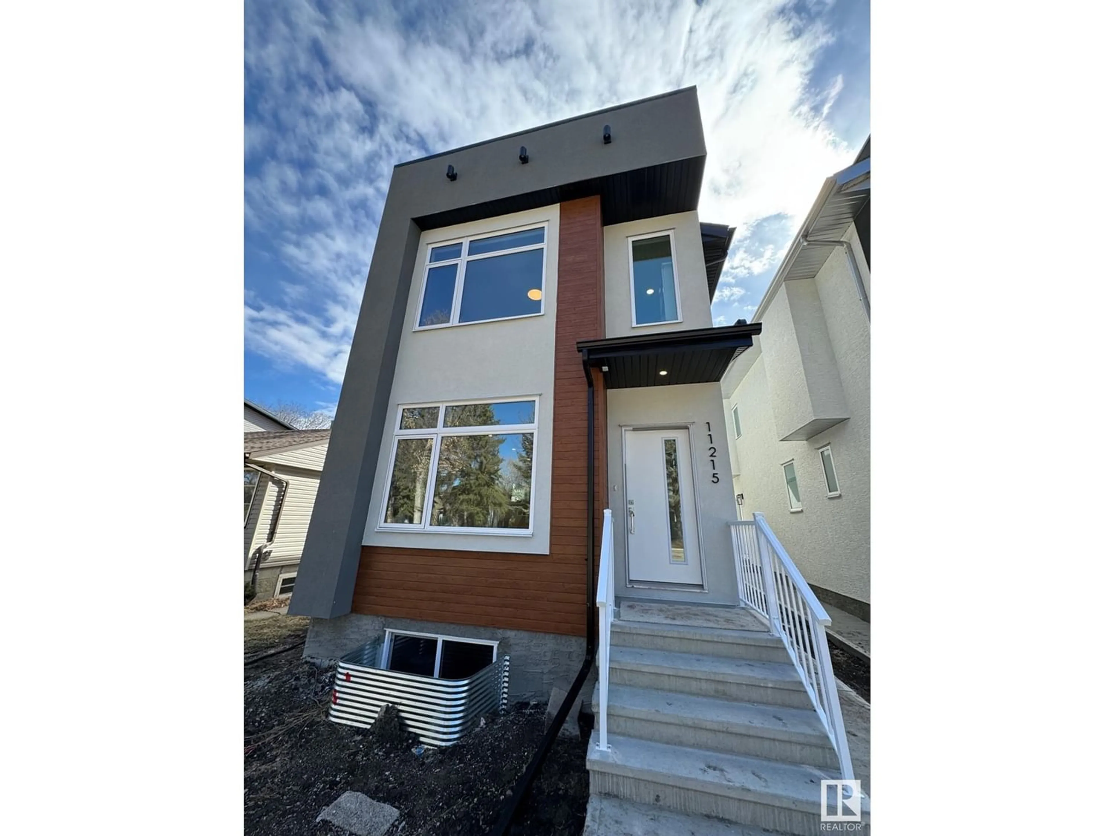 Frontside or backside of a home for 11215 75 AV NW, Edmonton Alberta T6G0H4