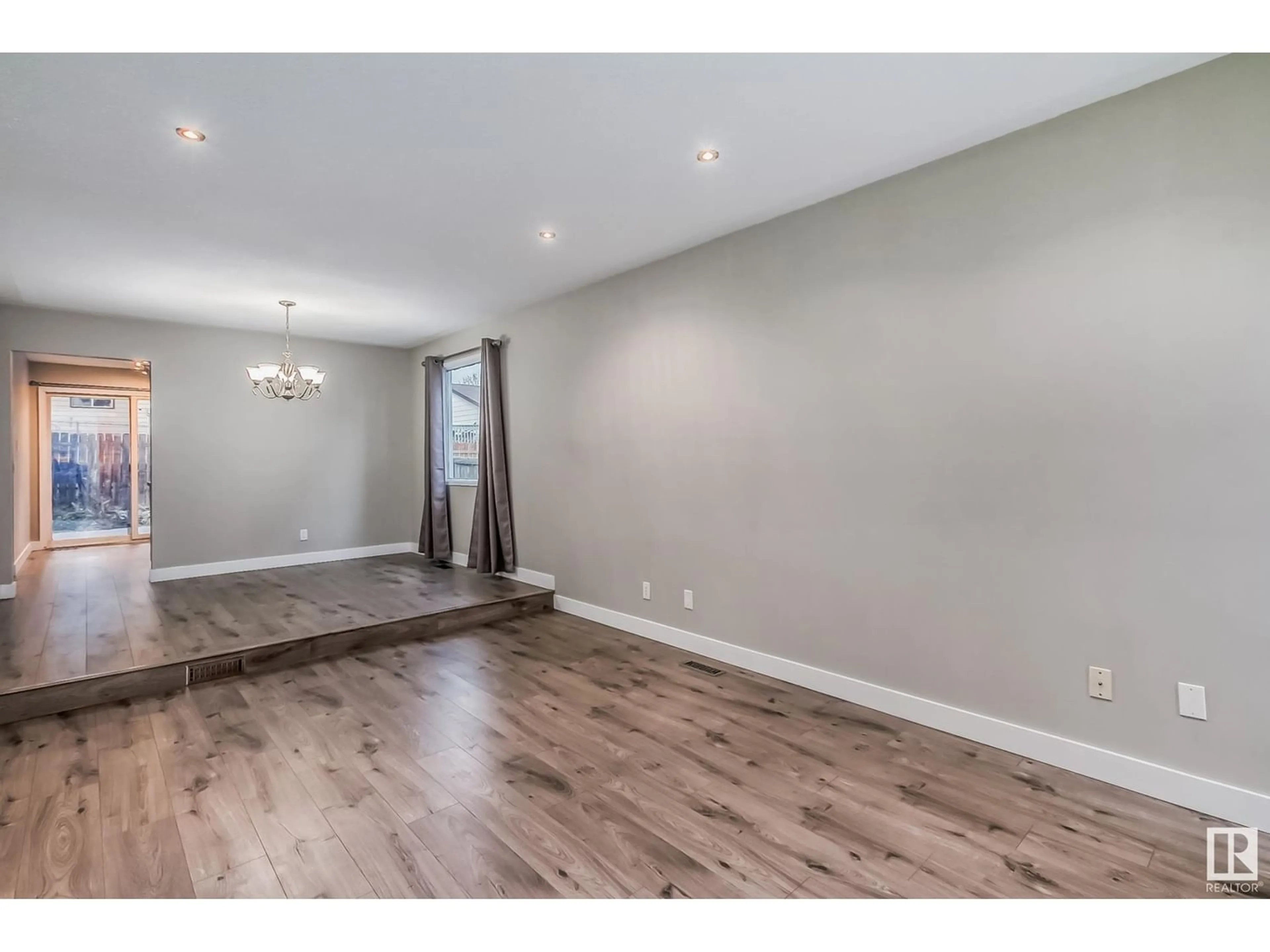 A pic of a room for 3 HAYTHORNE CR, Sherwood Park Alberta T8A3Z9