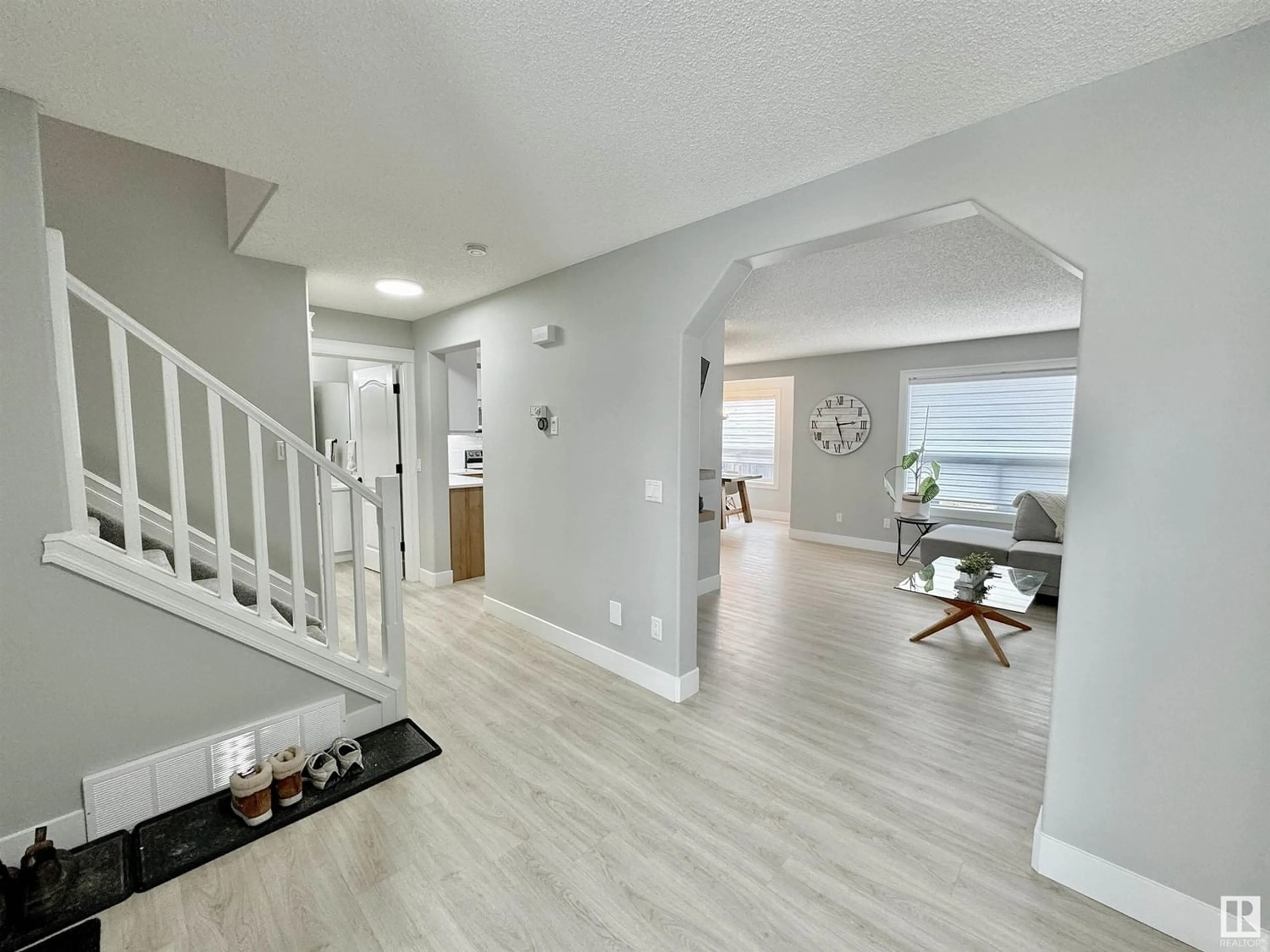 Indoor entryway for 105 Boxwood BN, Fort Saskatchewan Alberta T8L0B8