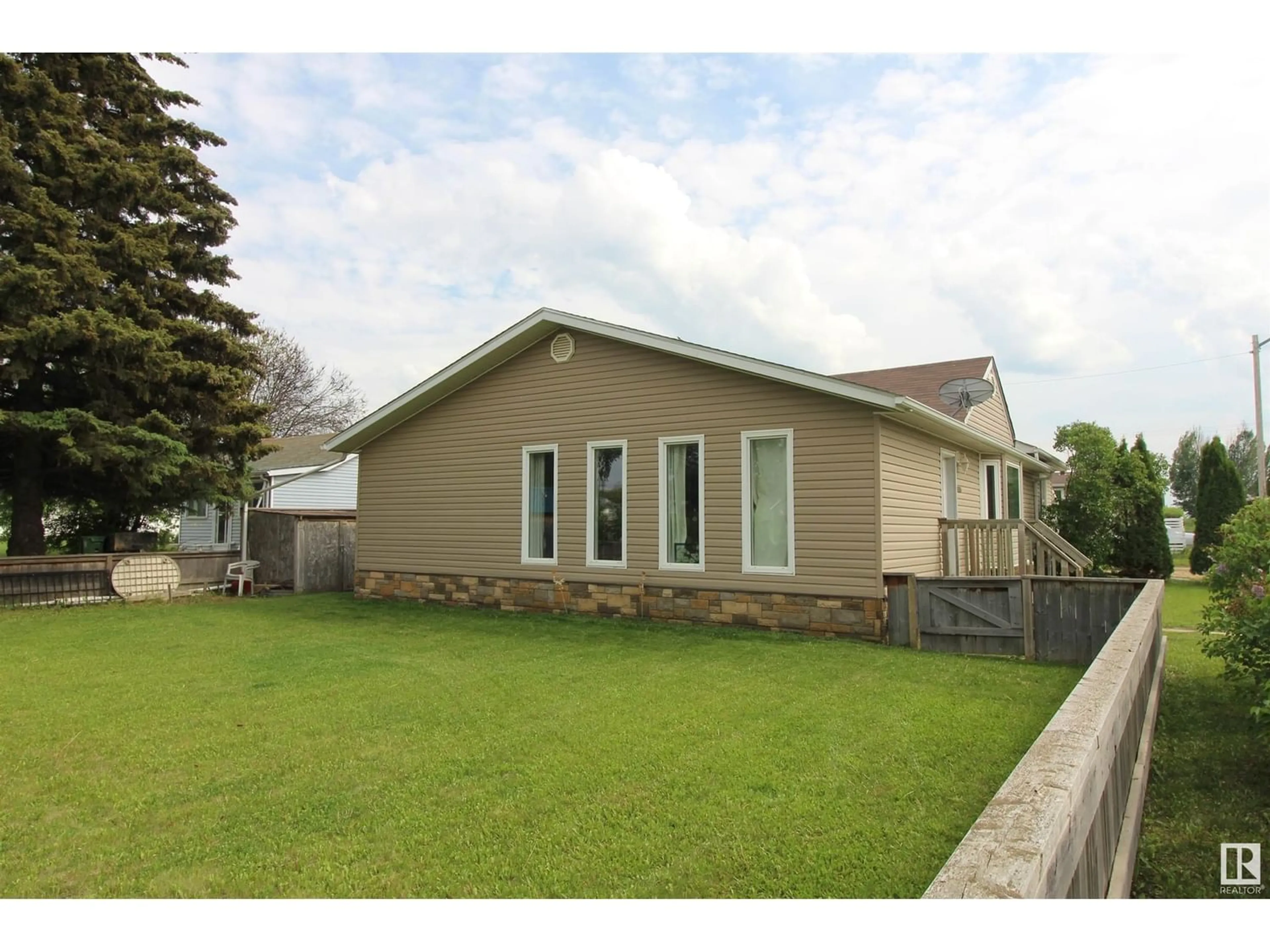 Frontside or backside of a home for 9703 100 ST, Westlock Alberta T7P1Y3
