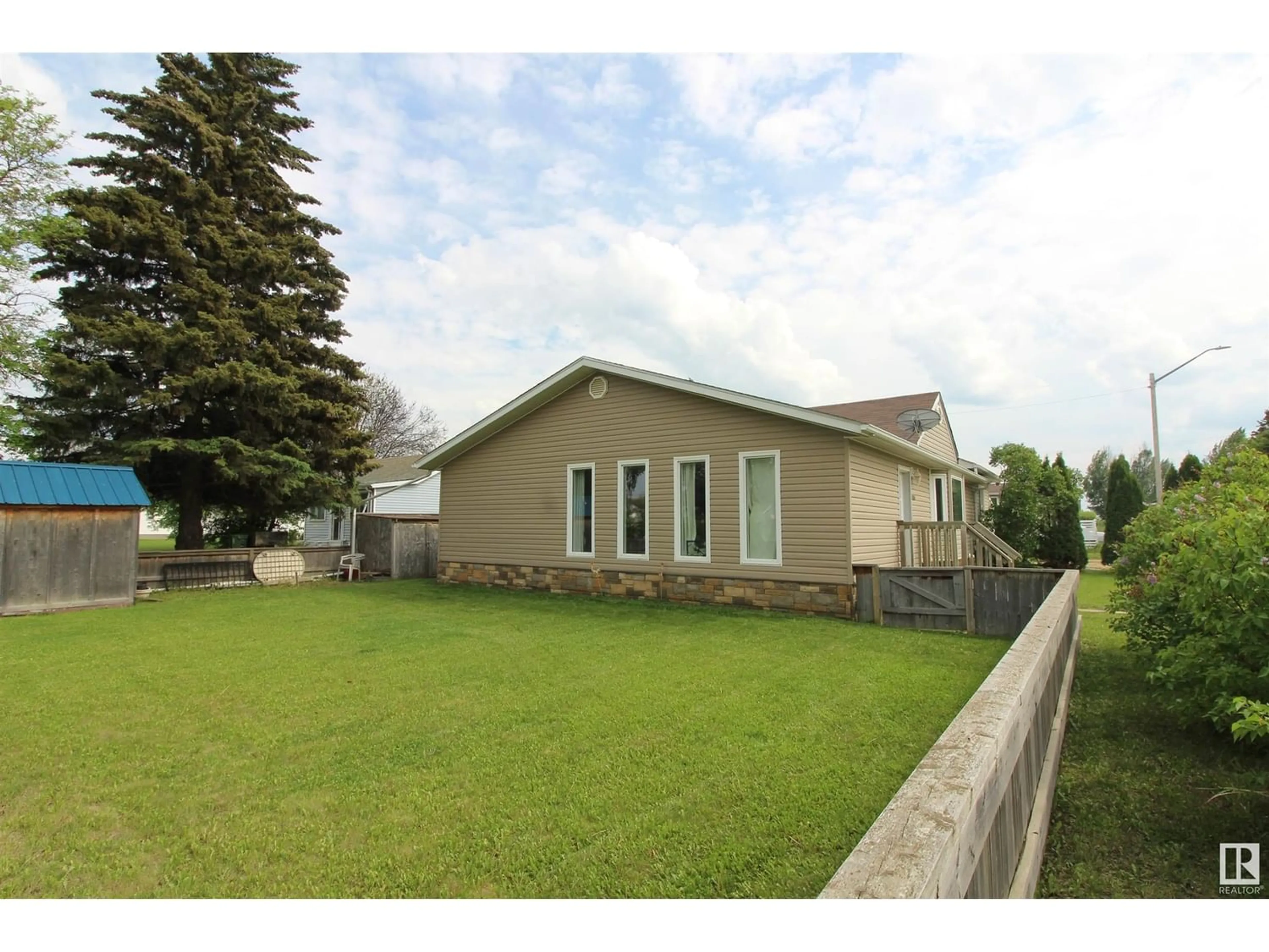 Frontside or backside of a home for 9703 100 ST, Westlock Alberta T7P1Y3