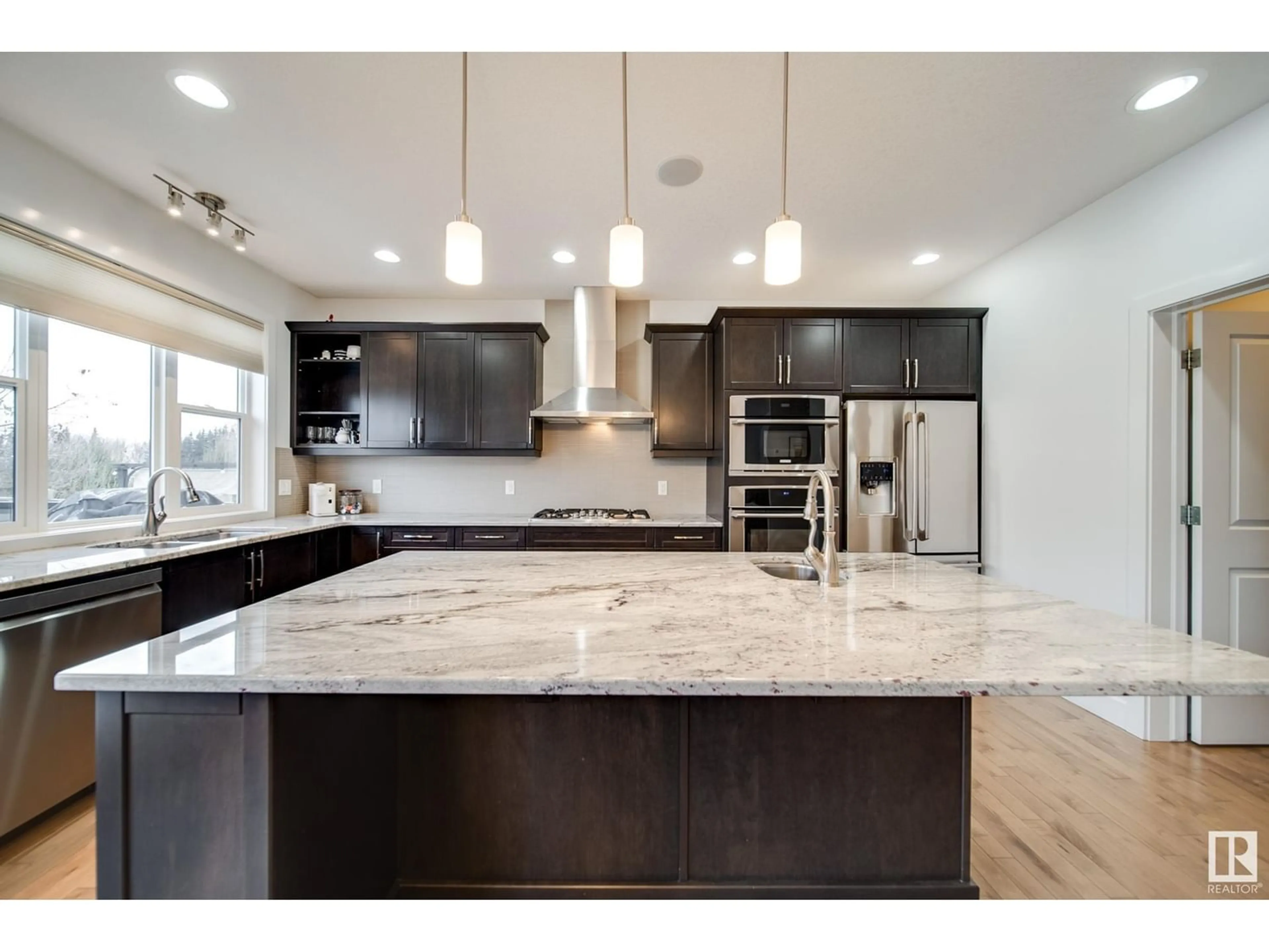 Contemporary kitchen for 14 EDGEWATER TC, St. Albert Alberta T8N4G5