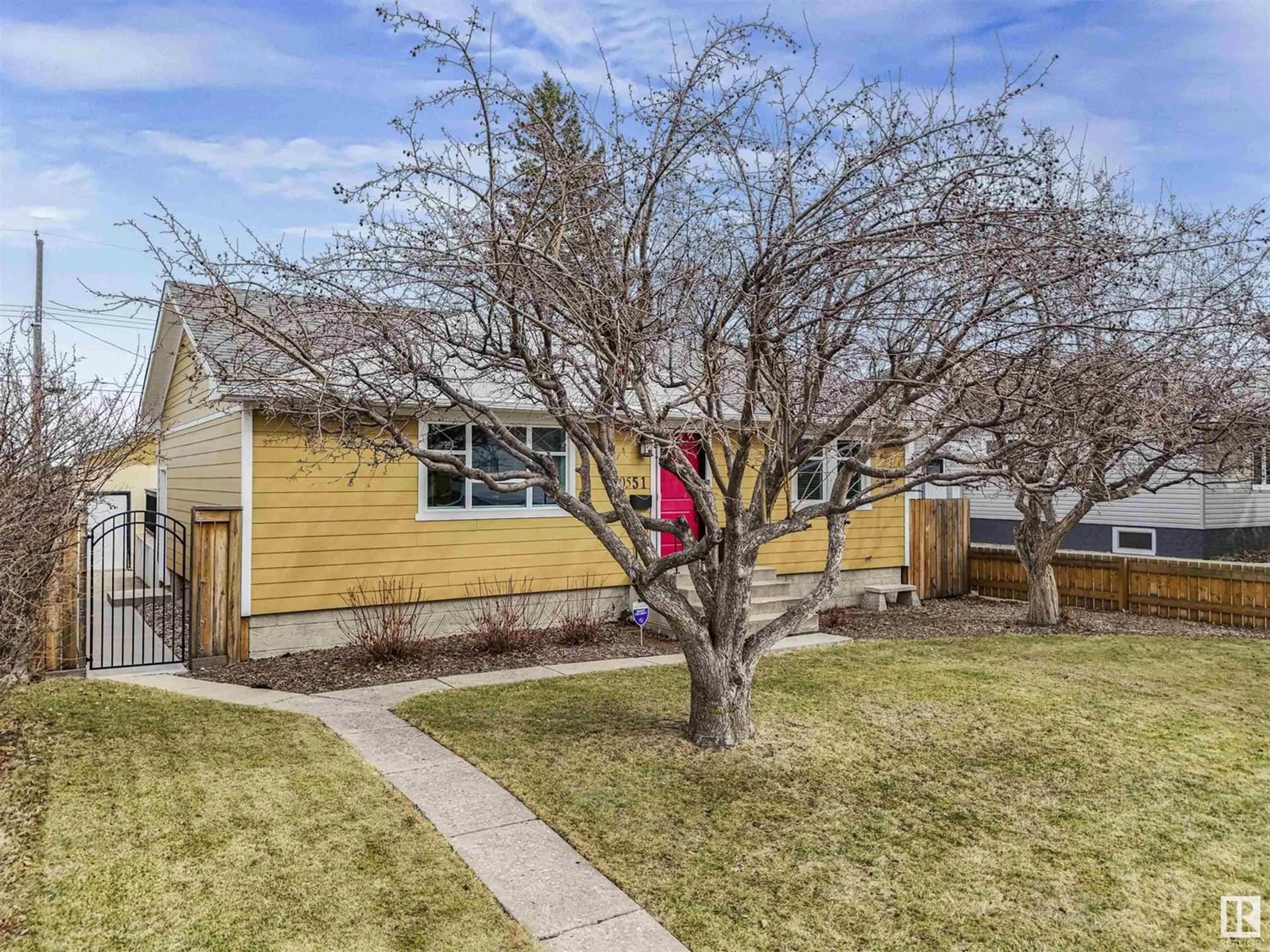 Frontside or backside of a home for 10551 40 ST NW, Edmonton Alberta T6A1S9