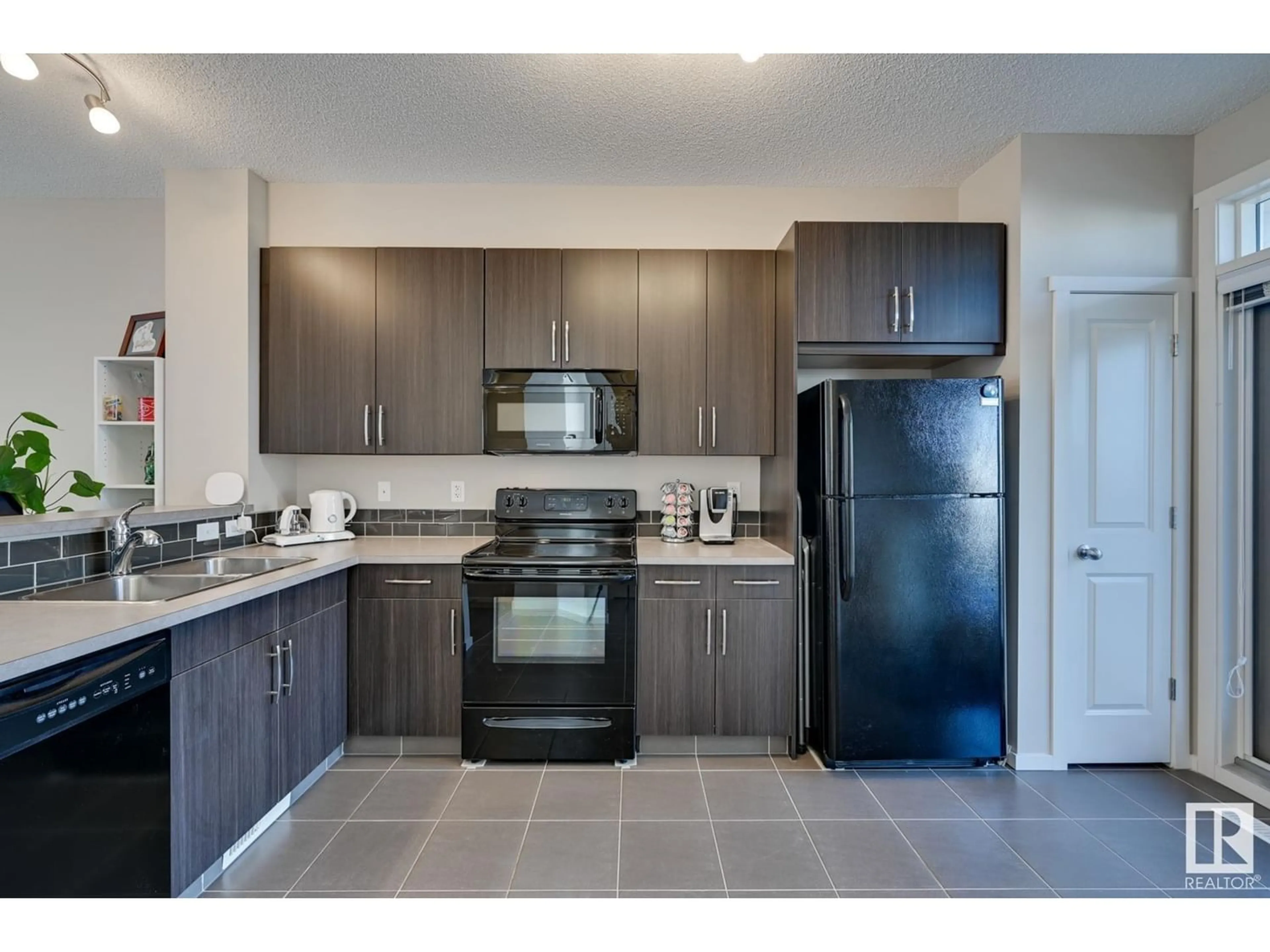 Standard kitchen for #73 603 WATT BV SW, Edmonton Alberta T6X0H4