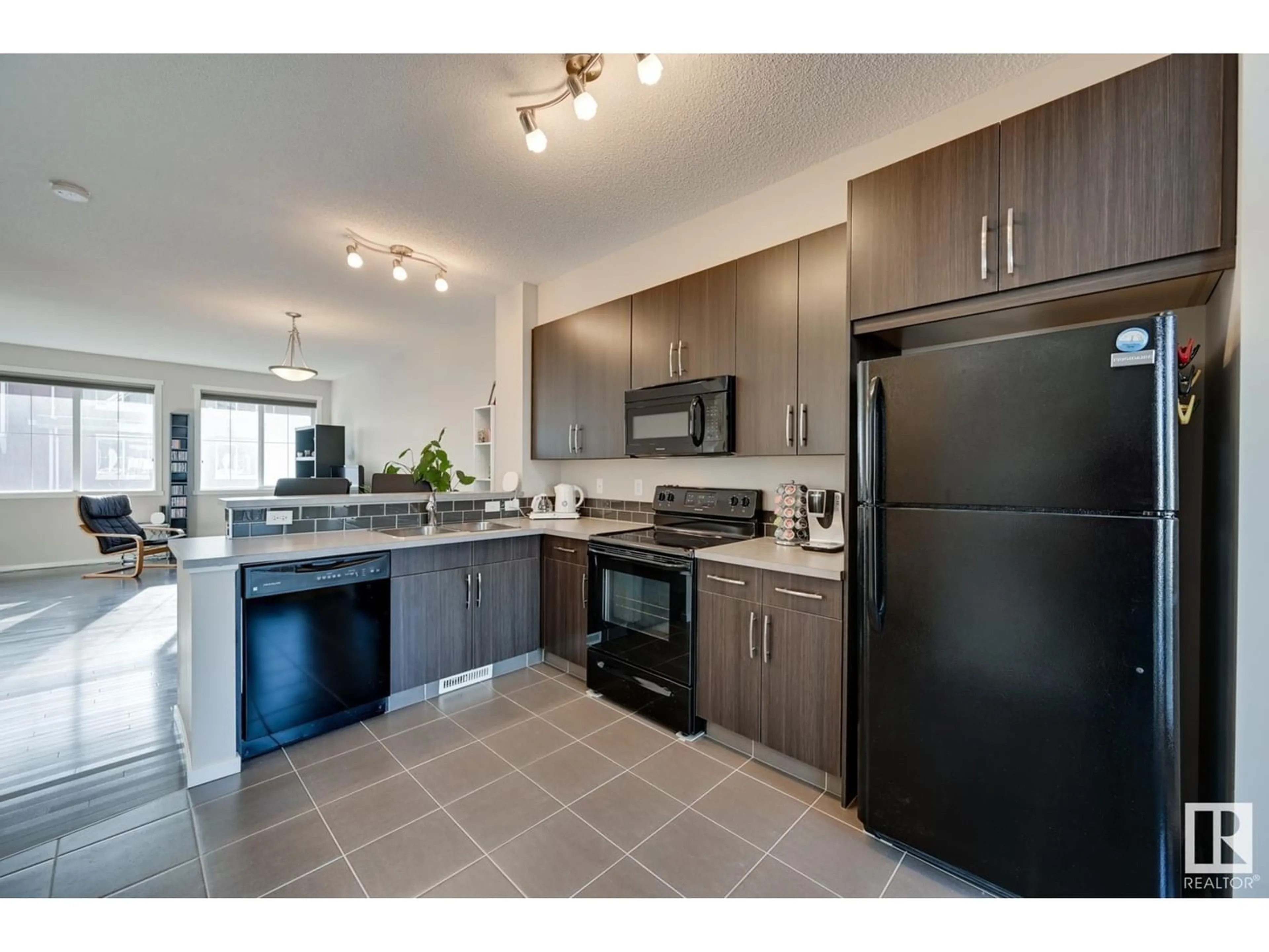 Standard kitchen for #73 603 WATT BV SW, Edmonton Alberta T6X0H4