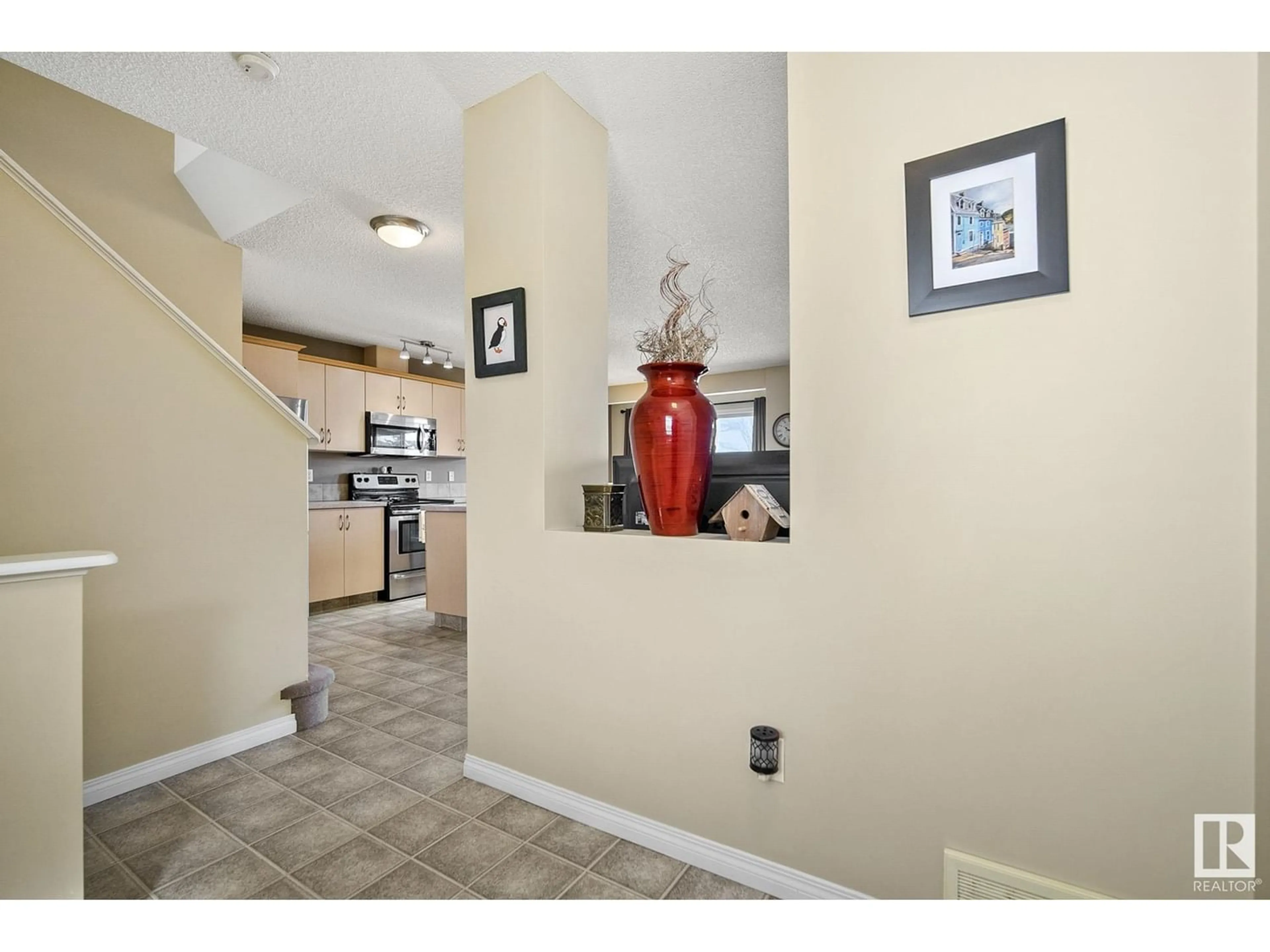 Indoor entryway for 250 SUMMERTON CR, Sherwood Park Alberta T8H2V6