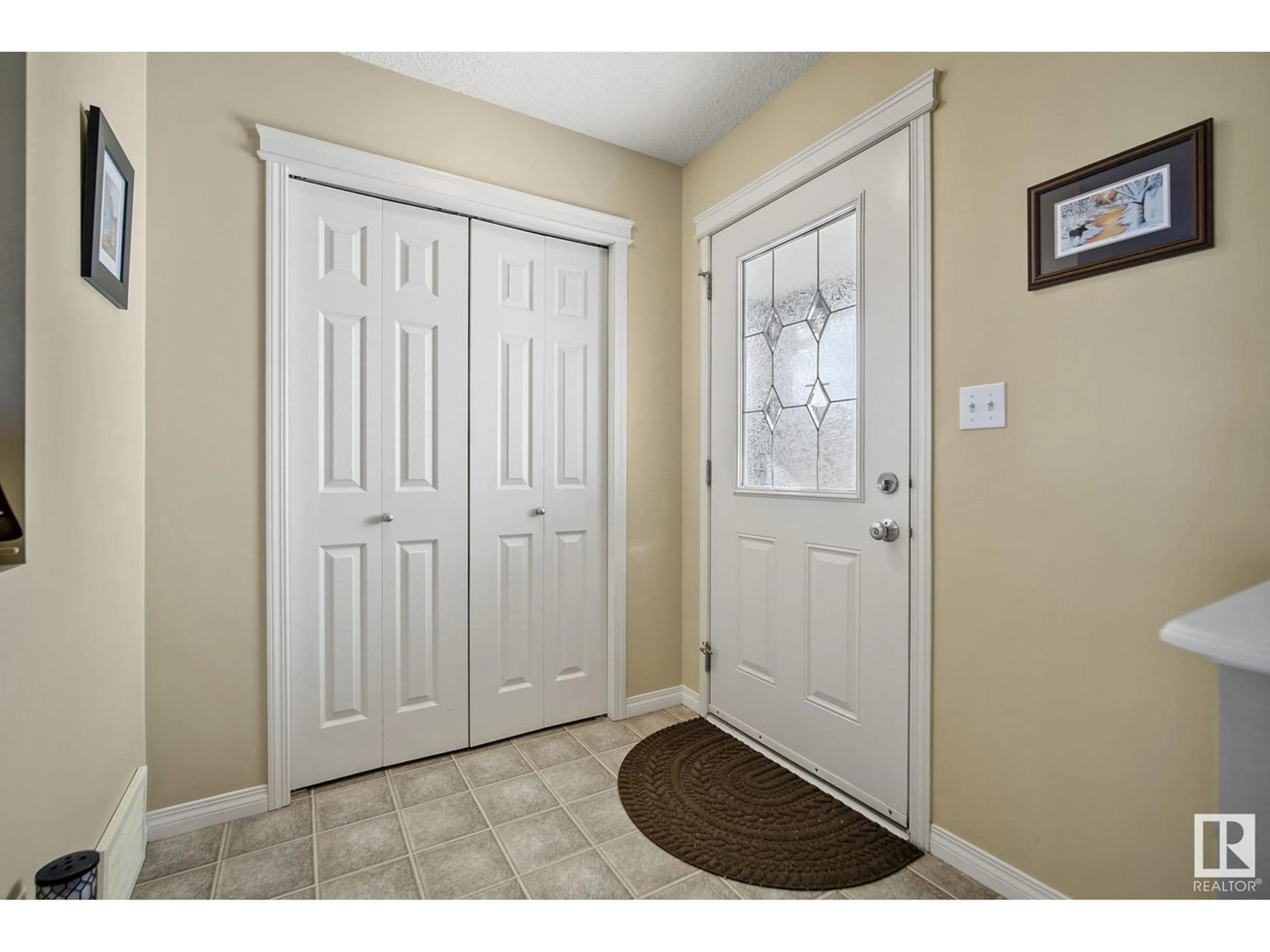 Indoor entryway for 250 SUMMERTON CR, Sherwood Park Alberta T8H2V6