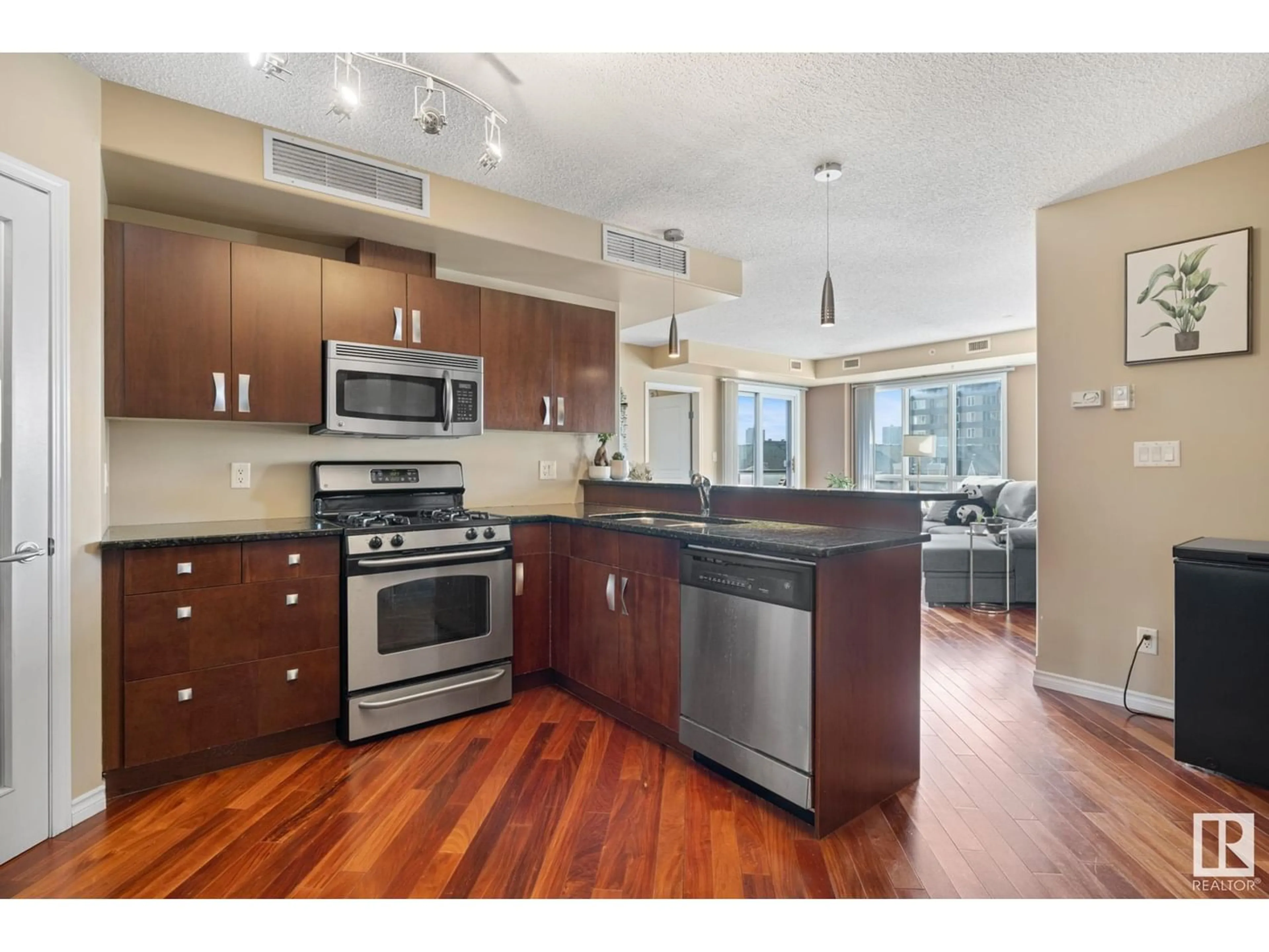 Standard kitchen for #404 9707 106 ST NW, Edmonton Alberta T5K0B7