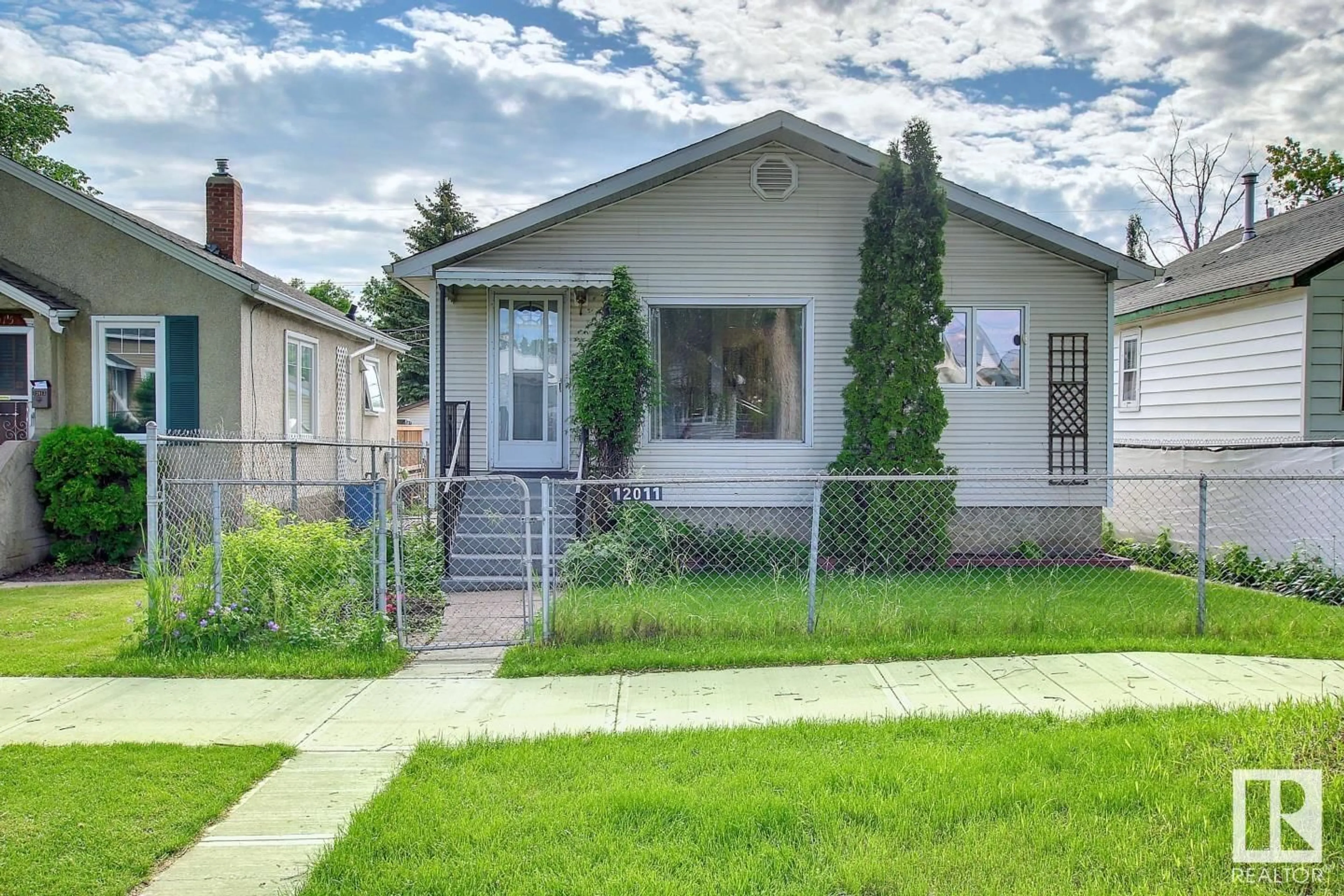 Frontside or backside of a home for 12011 77 ST NW, Edmonton Alberta T5B2G6
